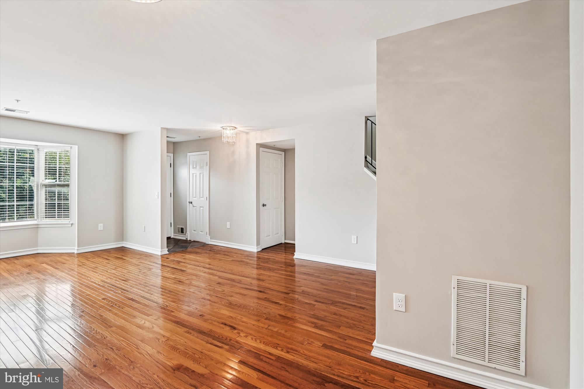 STONEHAVEN MEWS IN CROFTON VILLAGE - Residential