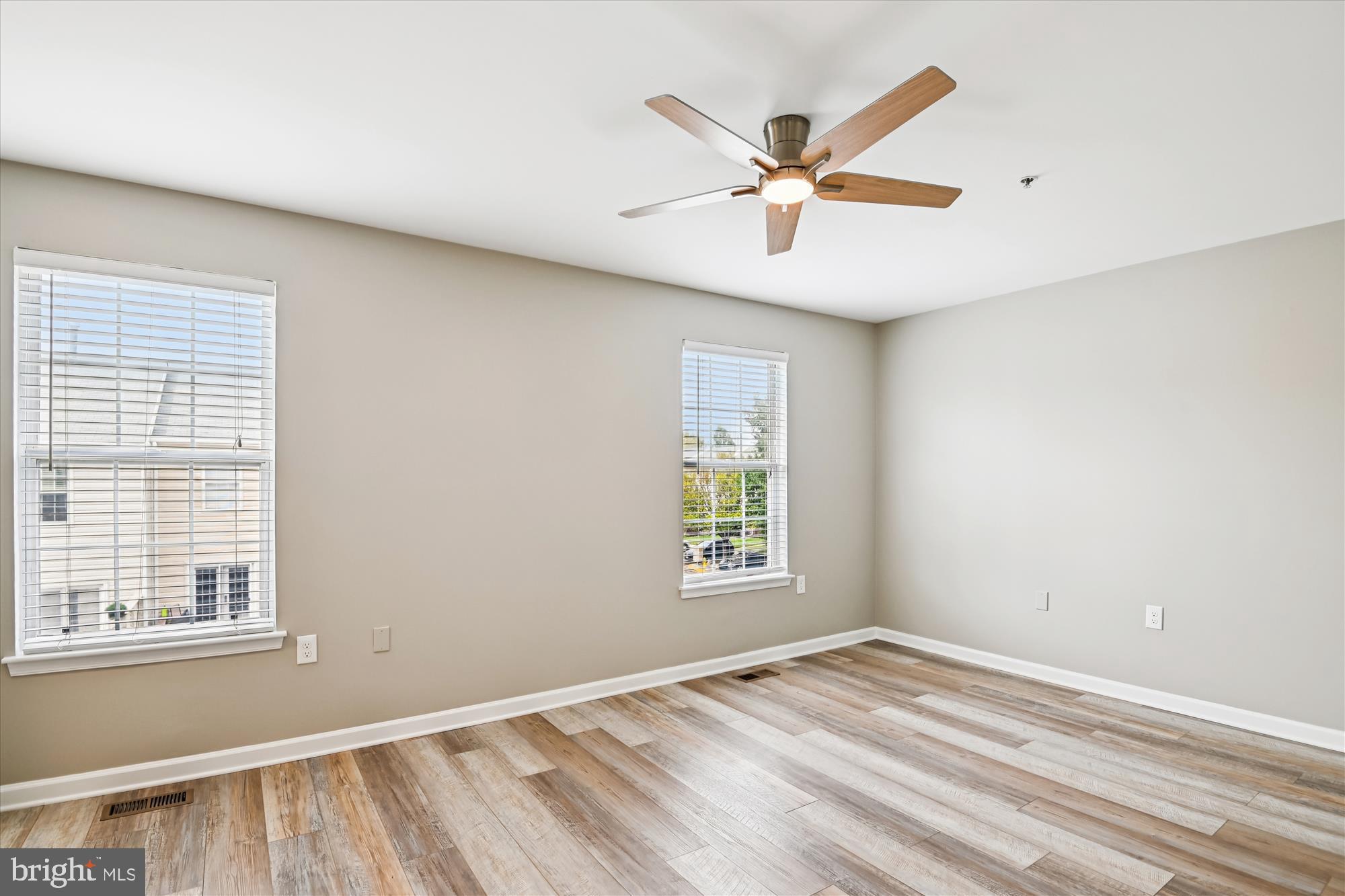 STONEHAVEN MEWS IN CROFTON VILLAGE - Residential