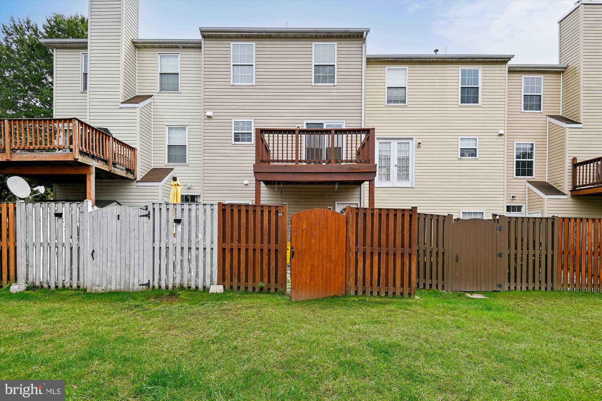 STONEHAVEN MEWS IN CROFTON VILLAGE - Residential