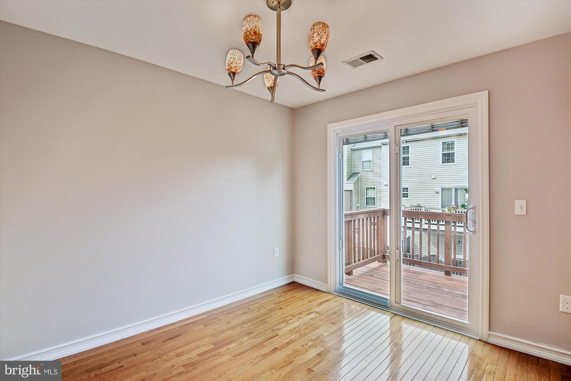 STONEHAVEN MEWS IN CROFTON VILLAGE - Residential