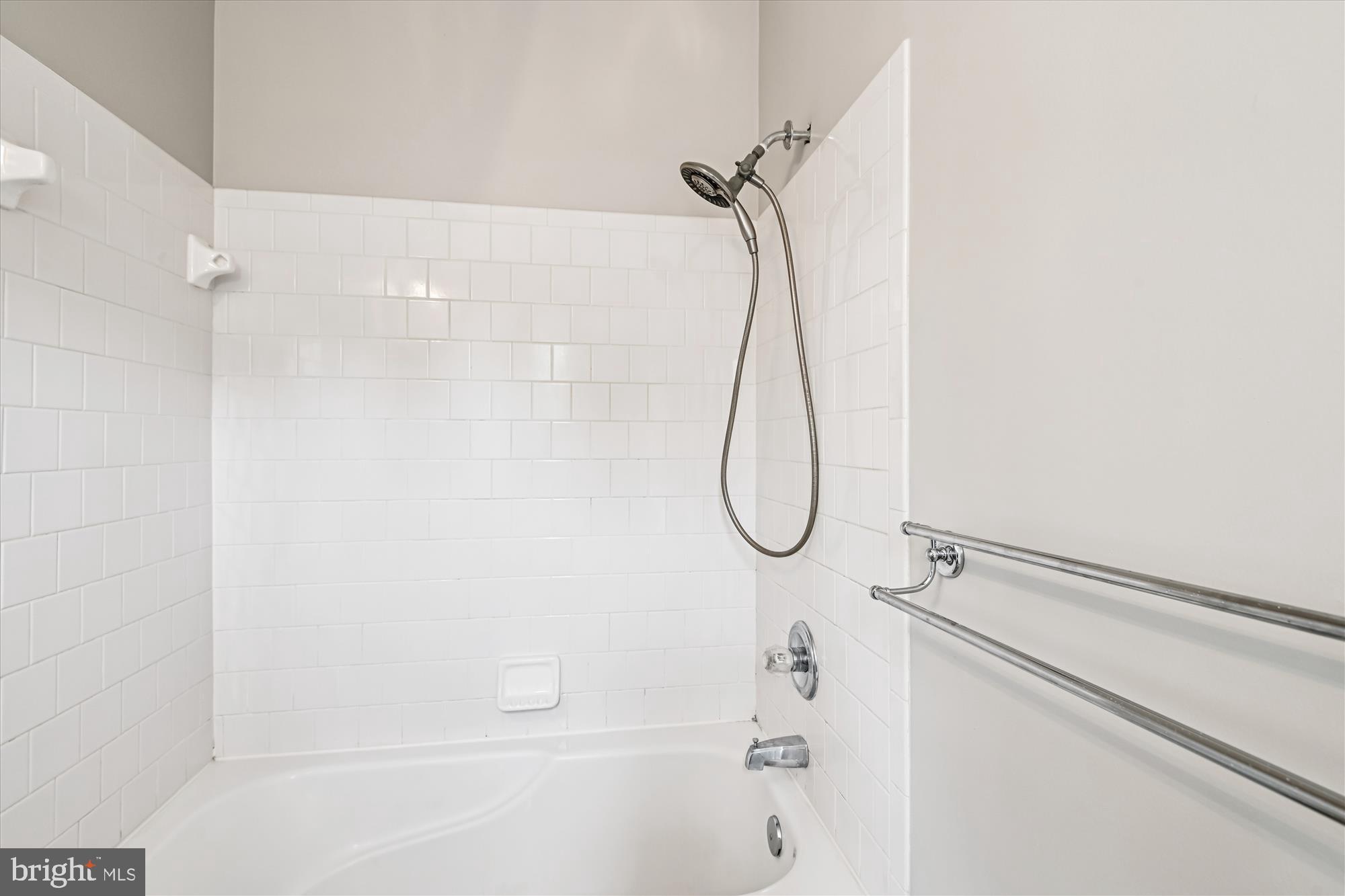 STONEHAVEN MEWS IN CROFTON VILLAGE - Residential