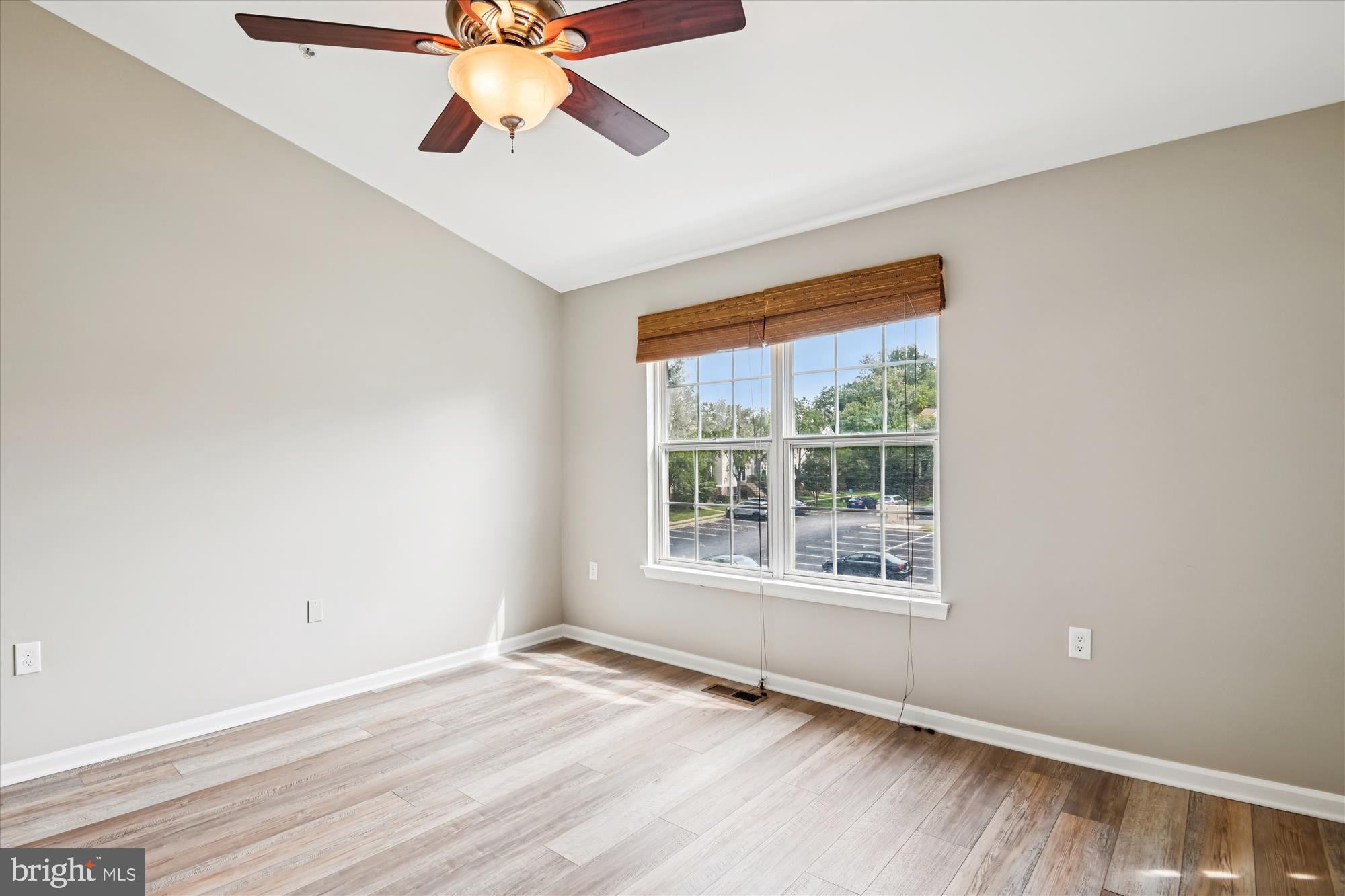 STONEHAVEN MEWS IN CROFTON VILLAGE - Residential