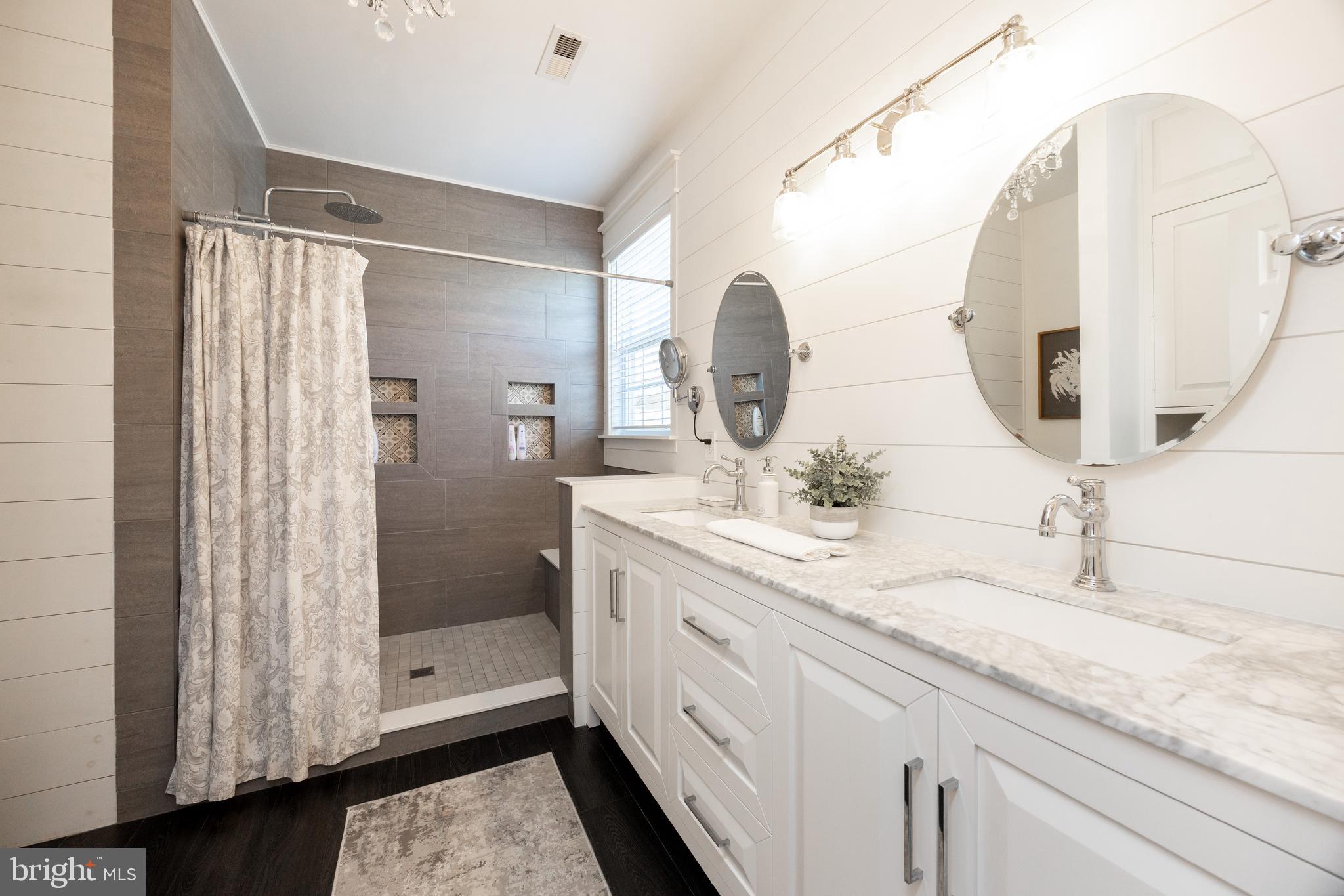 BELLA VISTA - Residential