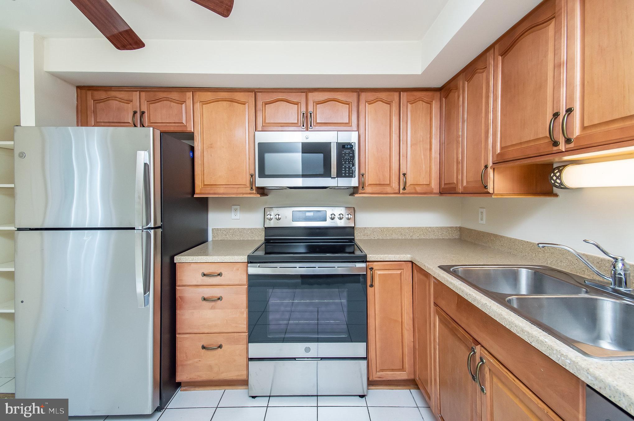 ROLLINGWOOD VILLAGE - Residential Lease