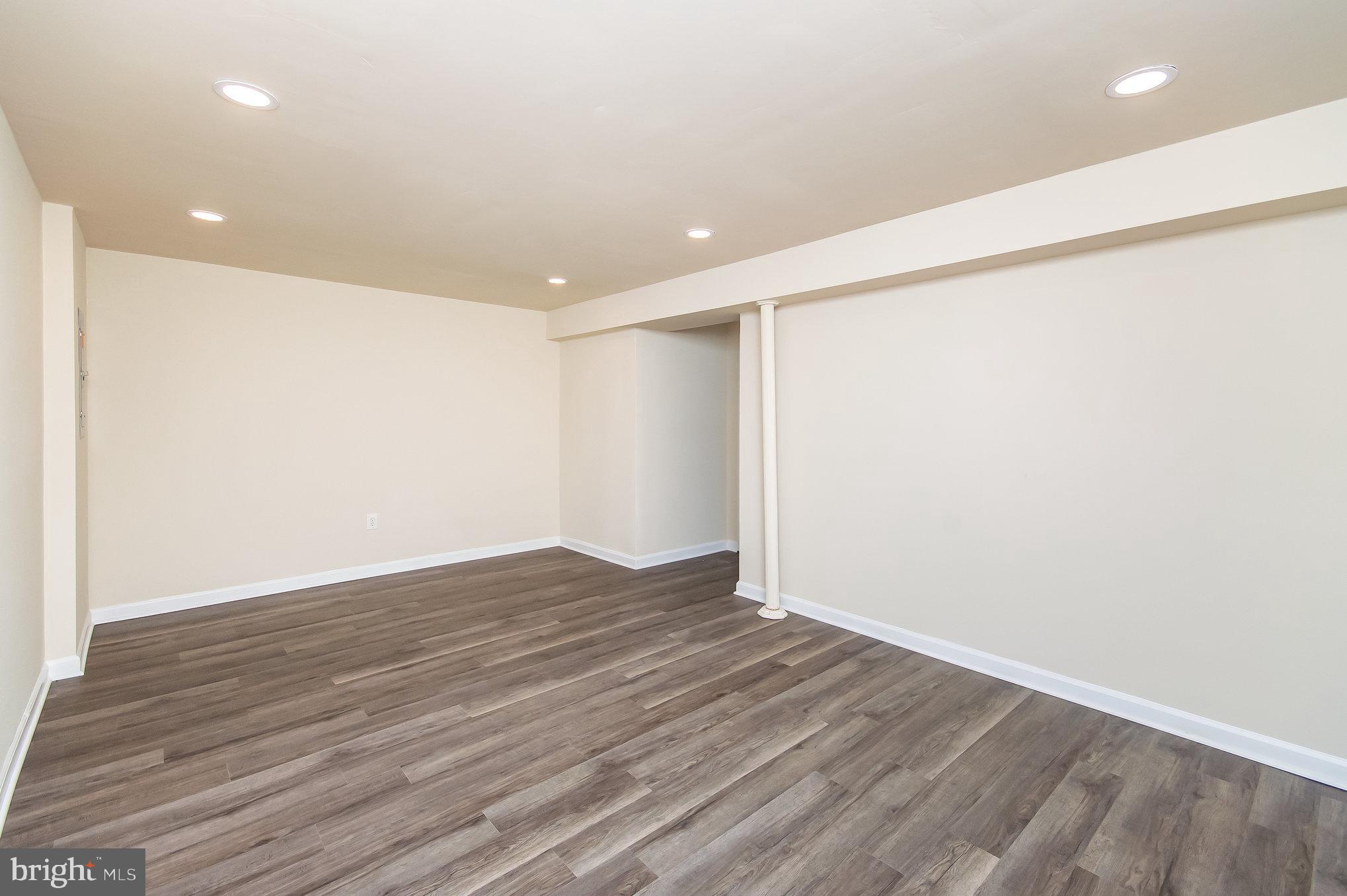 ROLLINGWOOD VILLAGE - Residential Lease