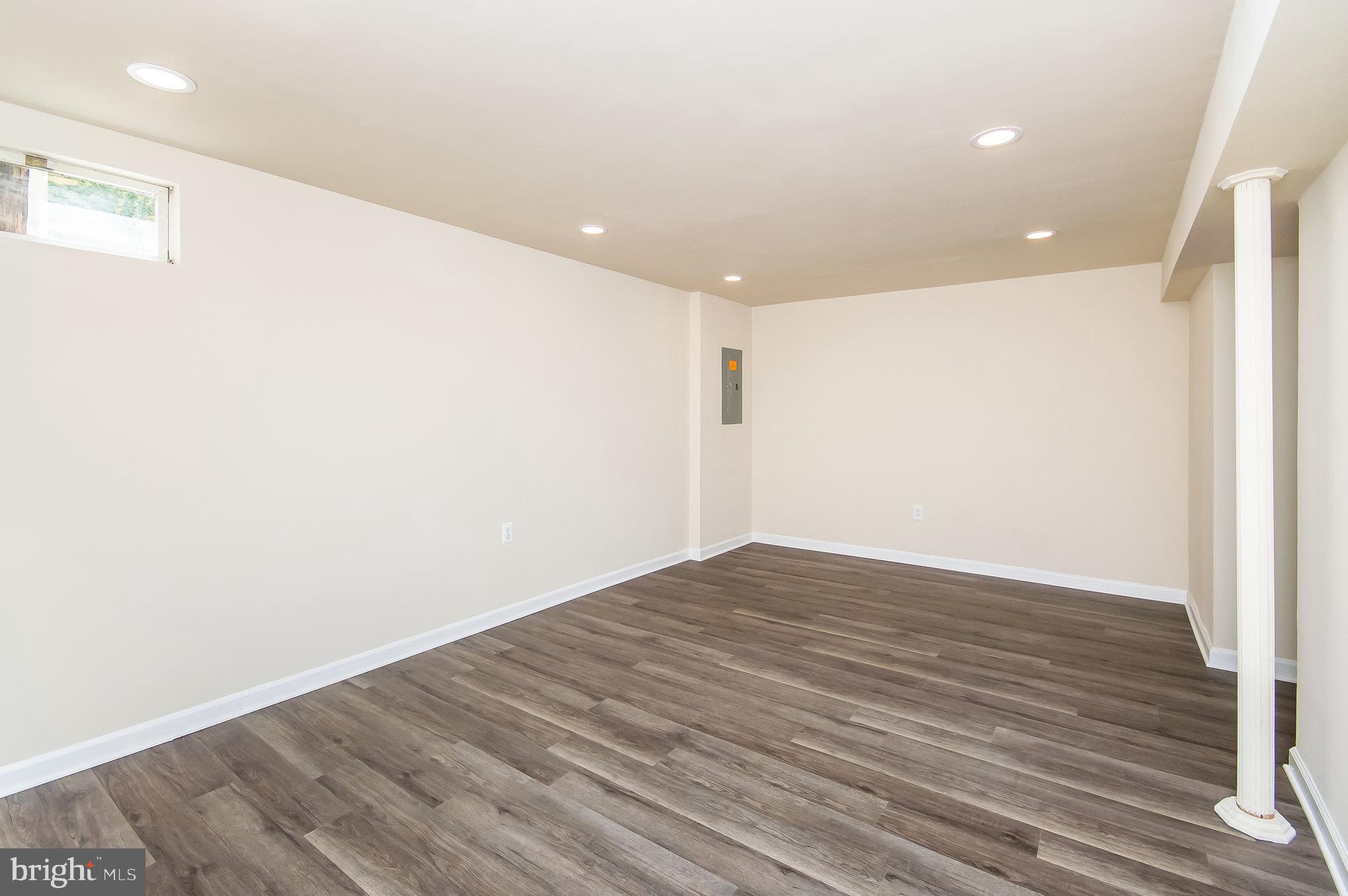 ROLLINGWOOD VILLAGE - Residential Lease