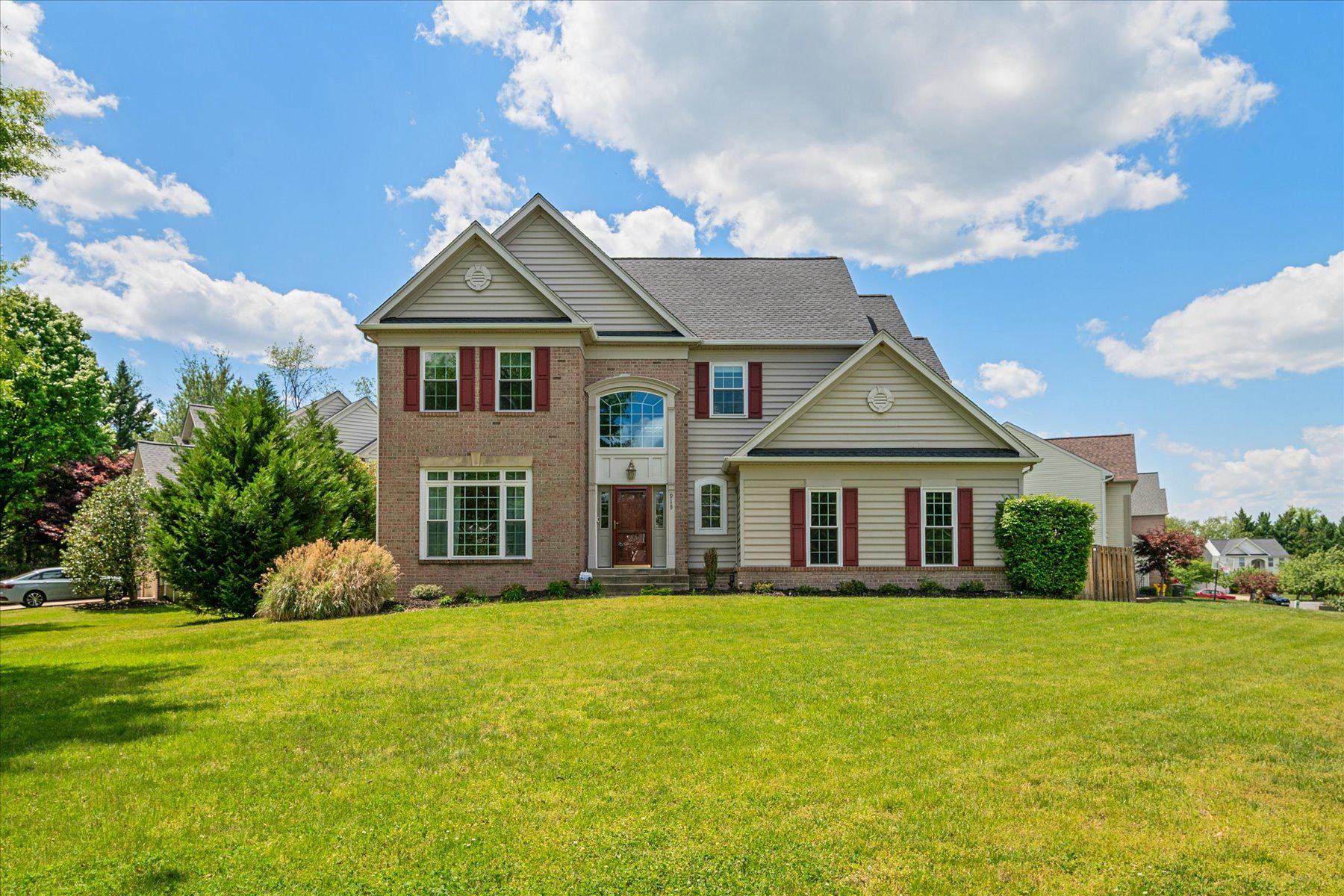 915 ECHO BAY COURT