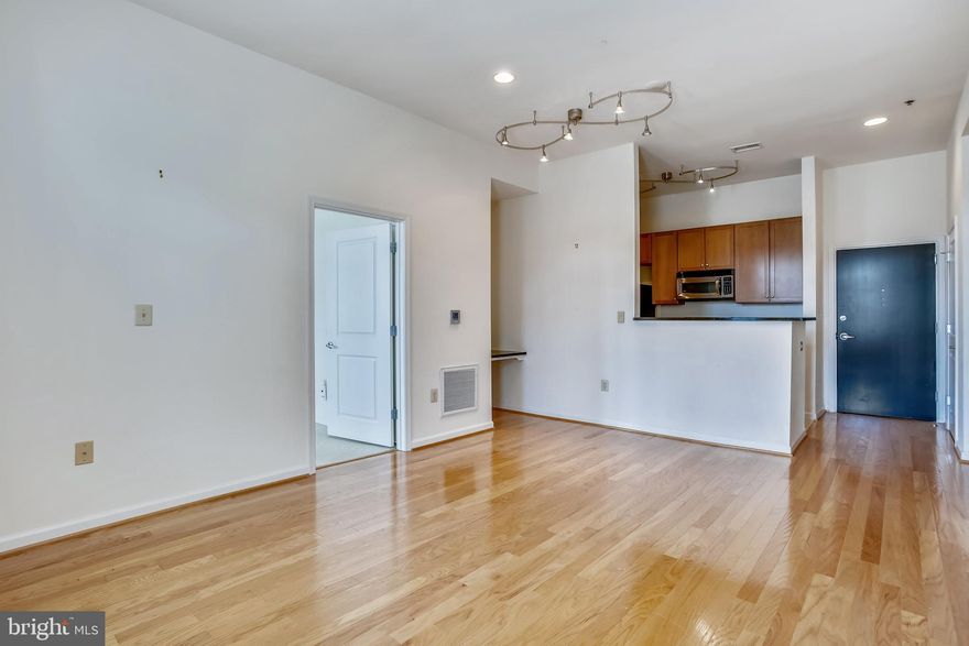 Light filled 2BR 2BTH in the heart of Old Town. Walking distance to King St Metro. Easy access to the Pentagon. Property boosts hardwood floors thru out living/dining room, granite countertops and stainless steel appliances. Ample closet space. Community features a bright sunny courtyard for relaxing. One assigned parking space included in rent. Available April 15th!