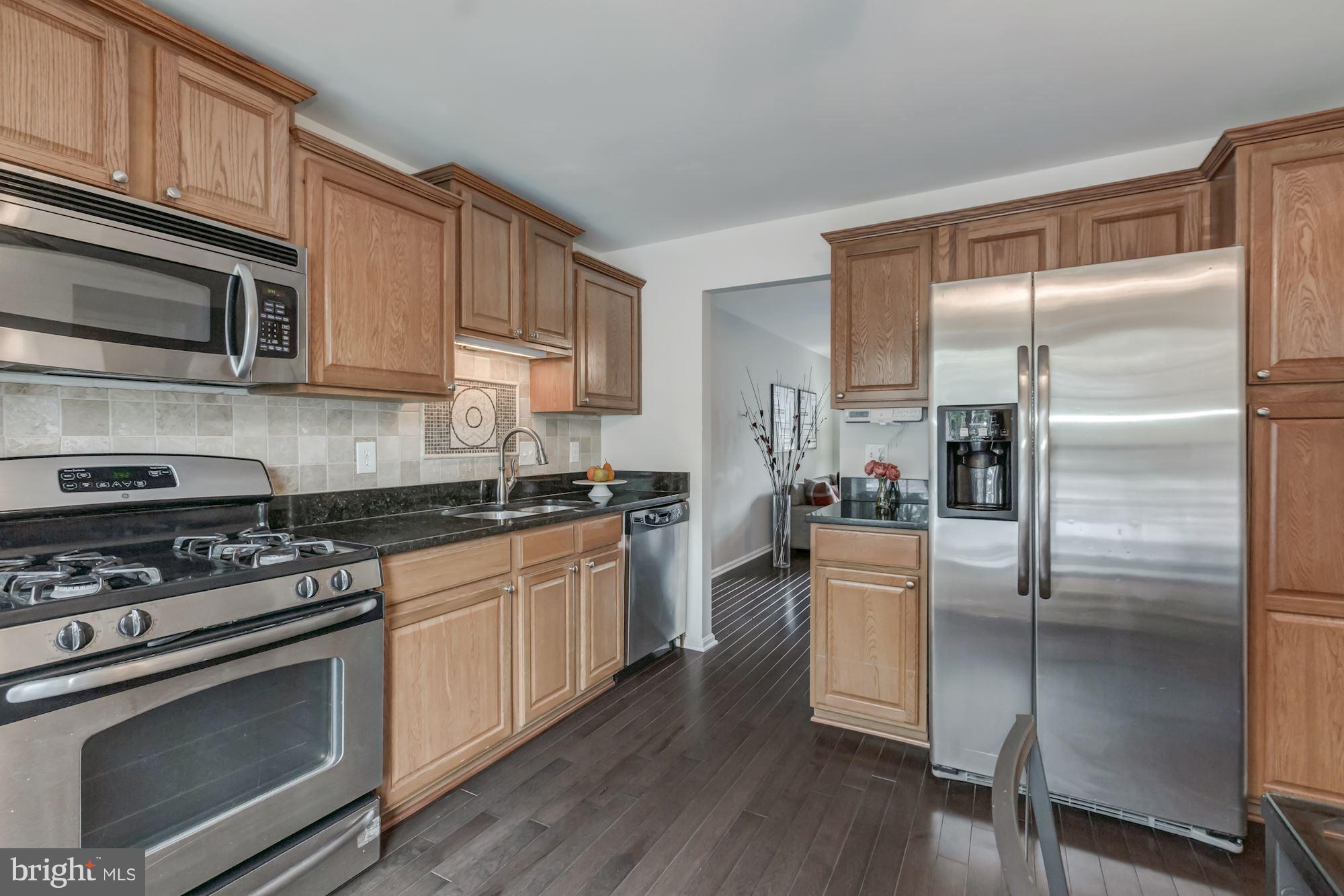 SARATOGA TOWNHOUSES - Residential