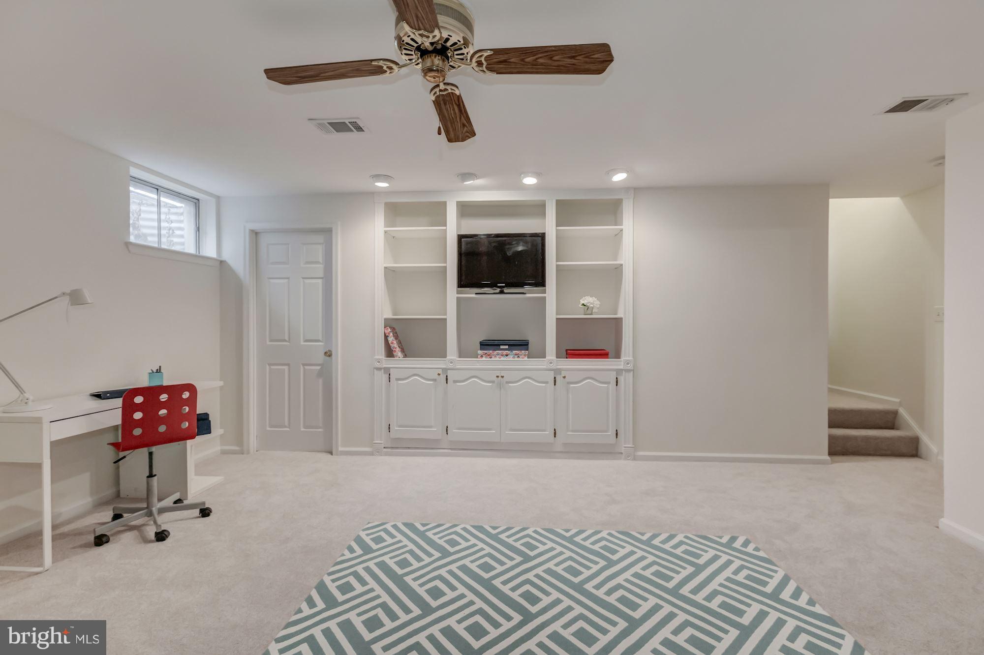 SARATOGA TOWNHOUSES - Residential