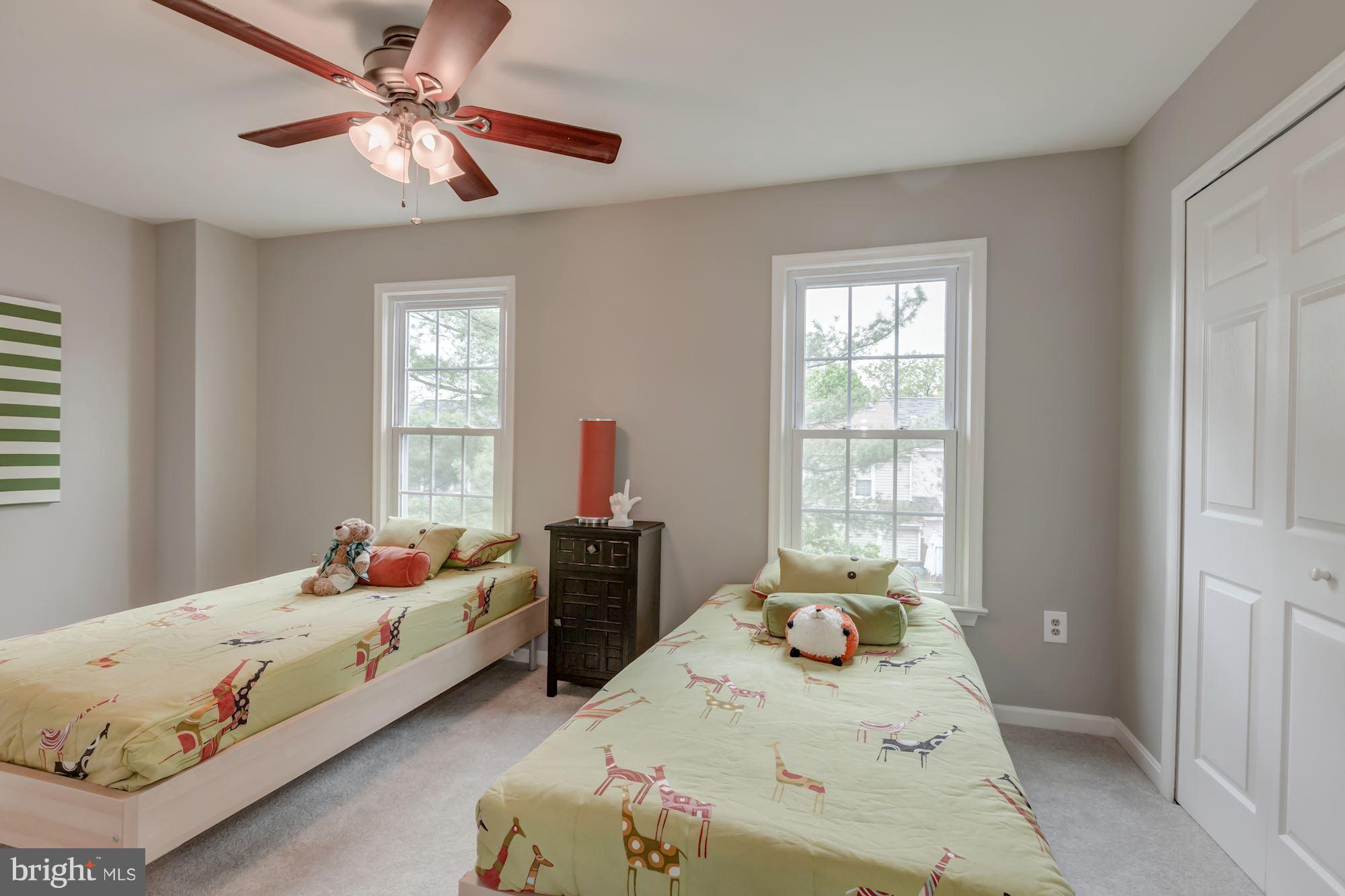 SARATOGA TOWNHOUSES - Residential