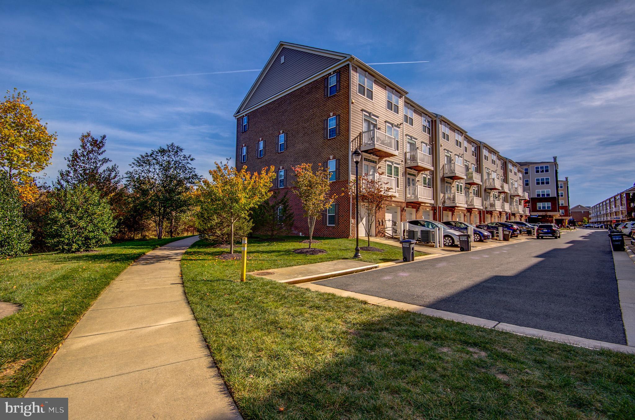 DISCOVERY SQUARE - Residential Lease