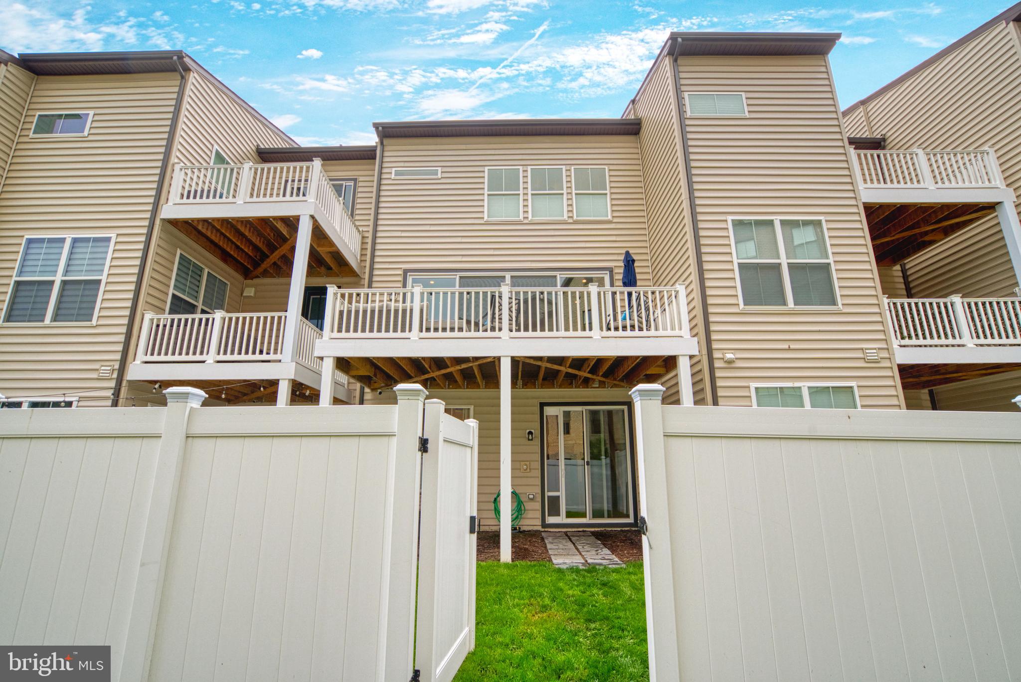 PENDER OAKS - Residential