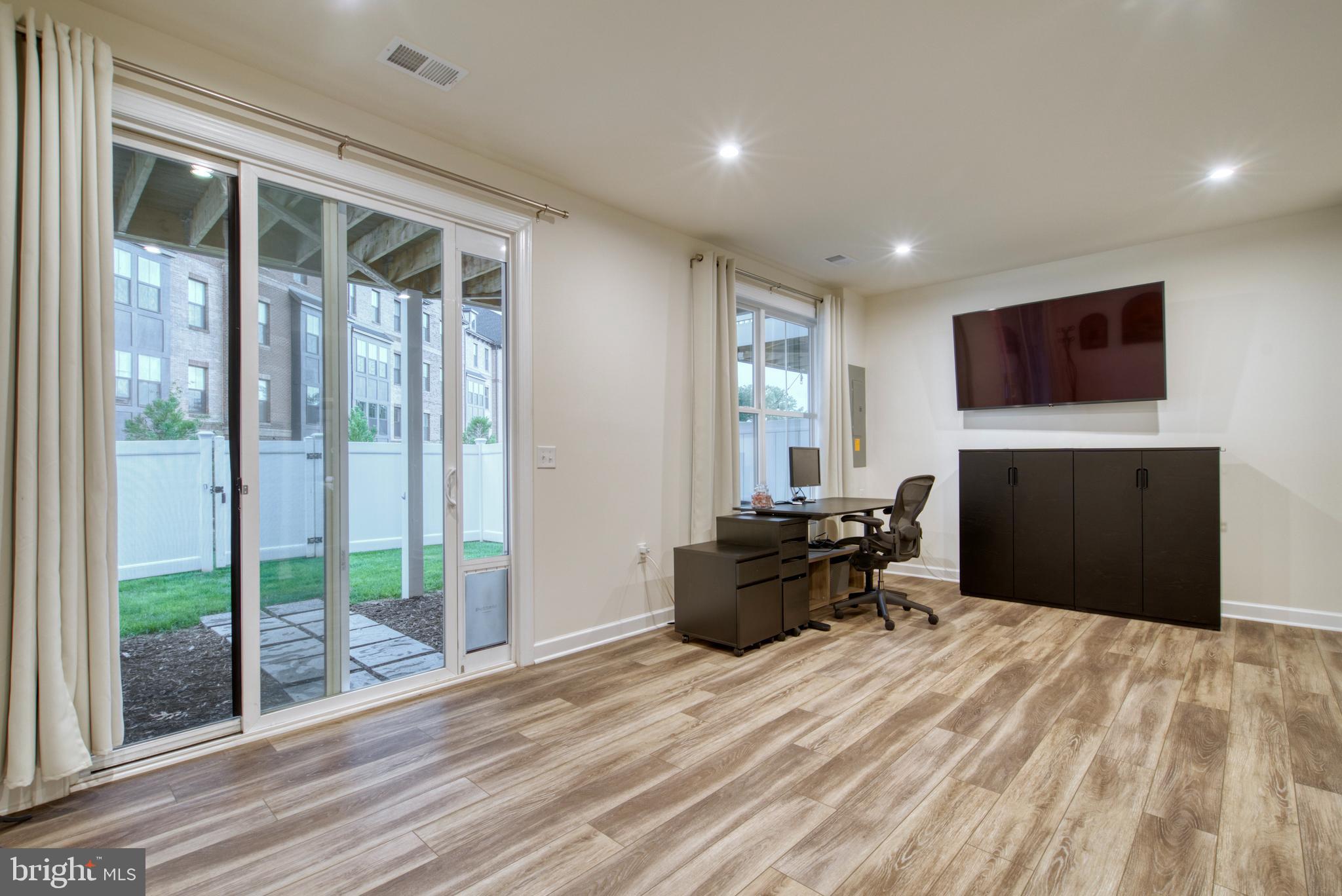 PENDER OAKS - Residential