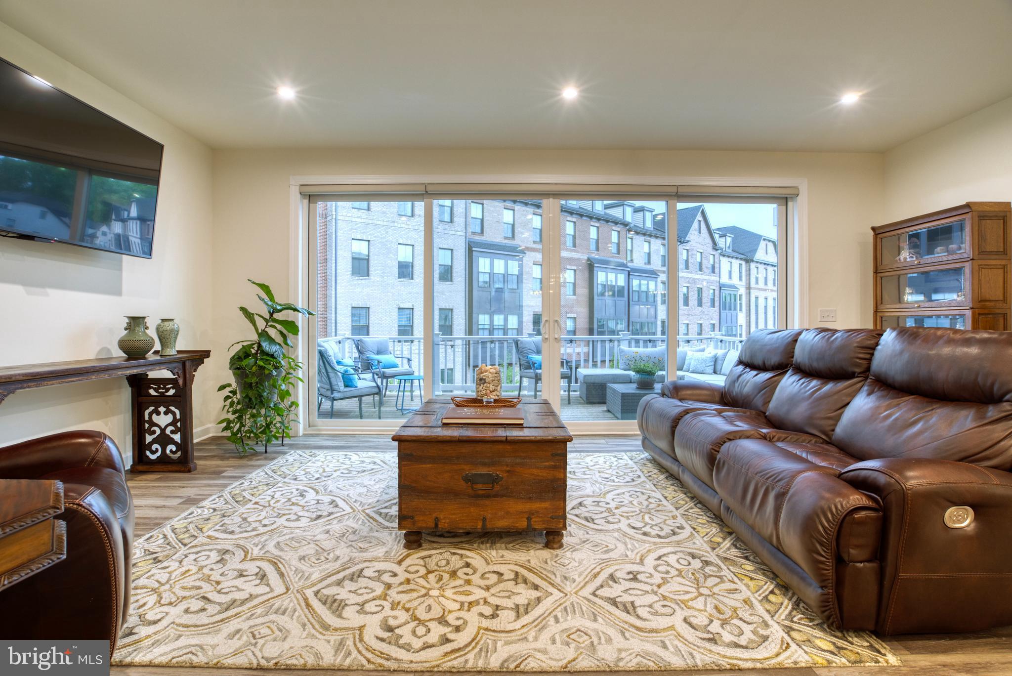 PENDER OAKS - Residential