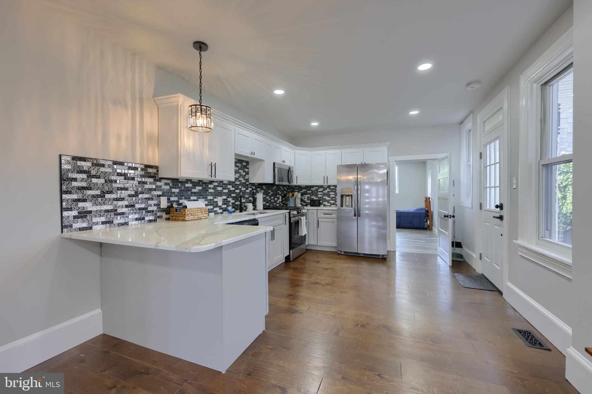 657 W ORANGE STREET