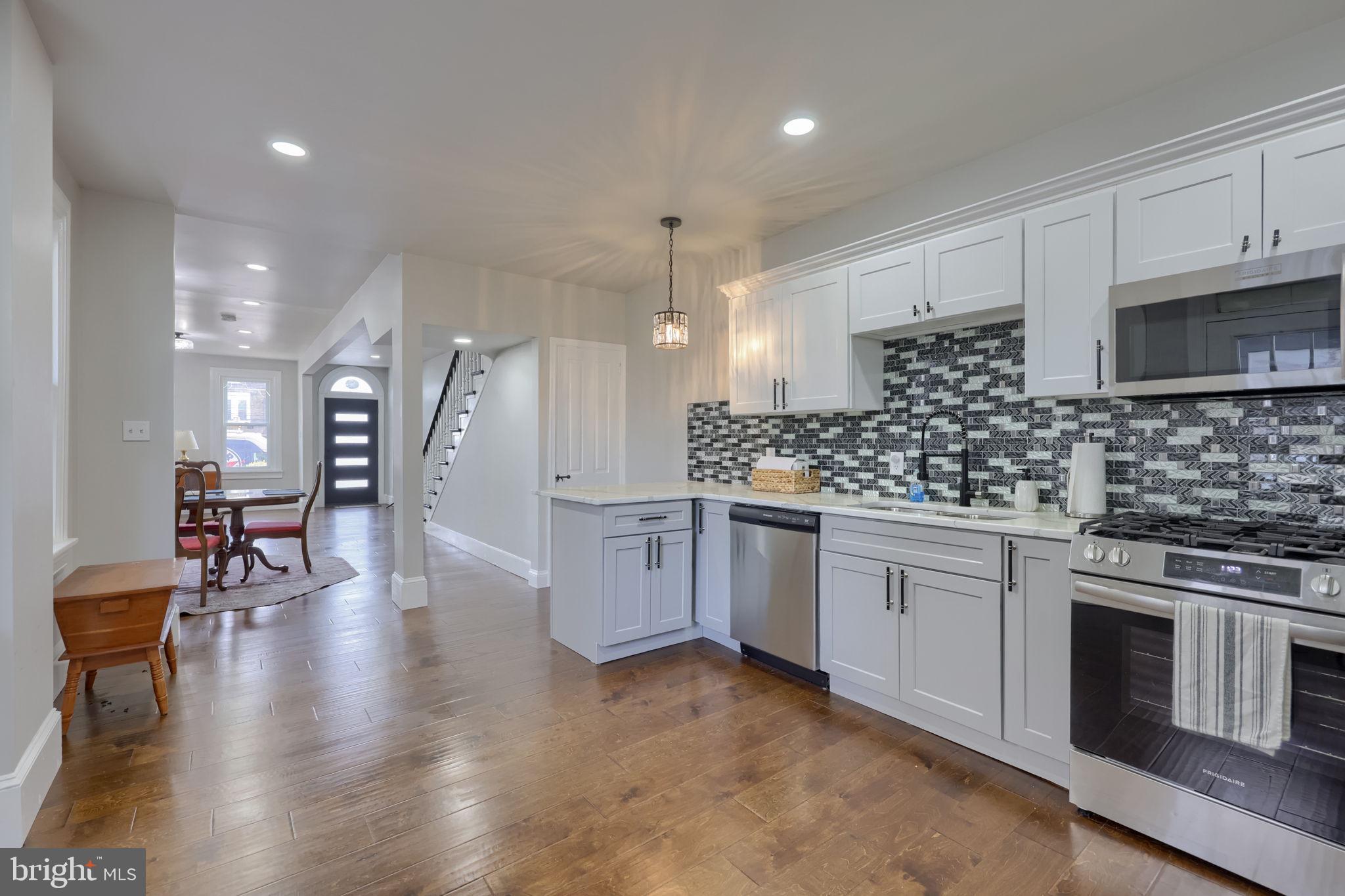657 W ORANGE STREET