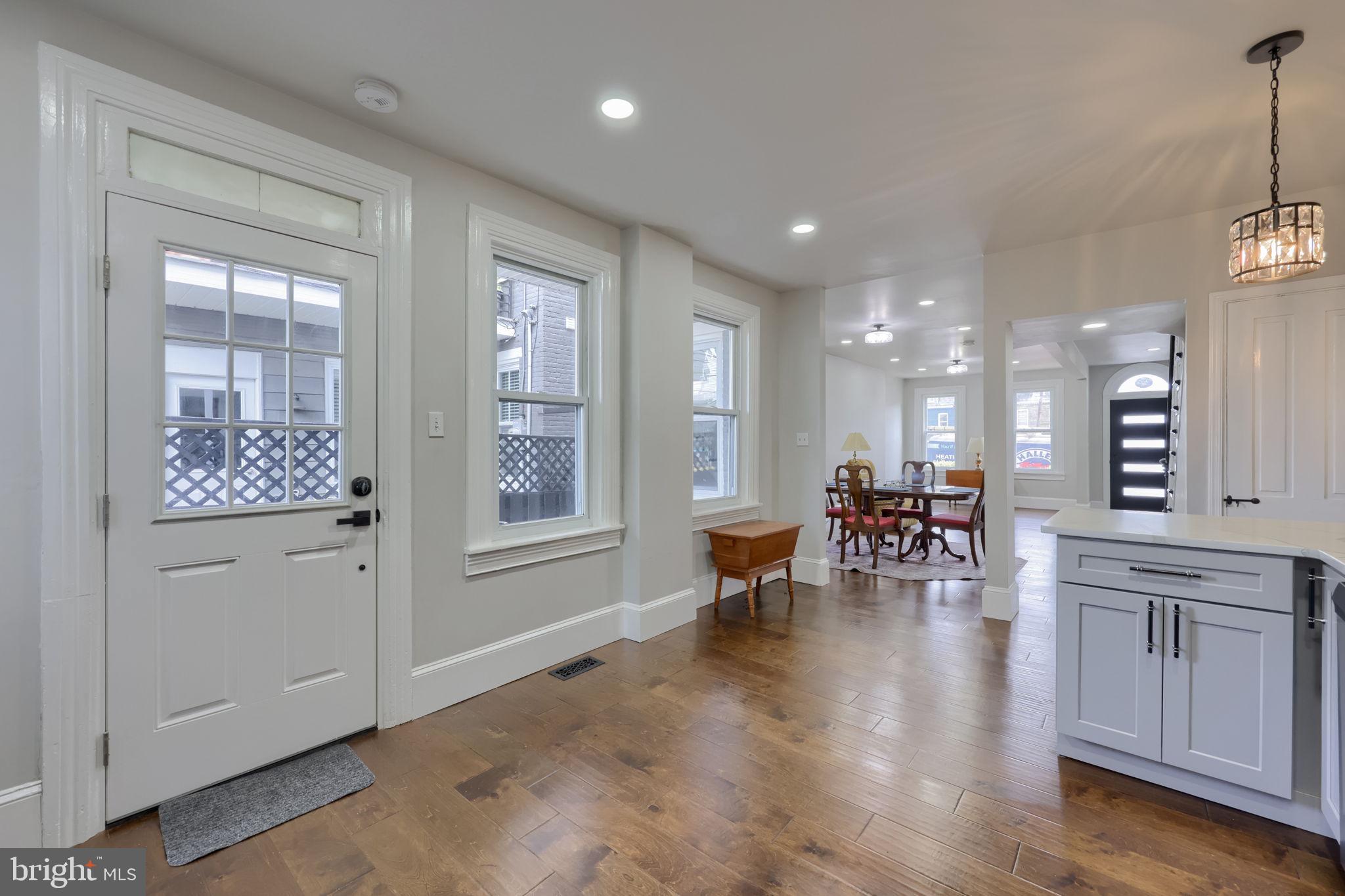 657 W ORANGE STREET