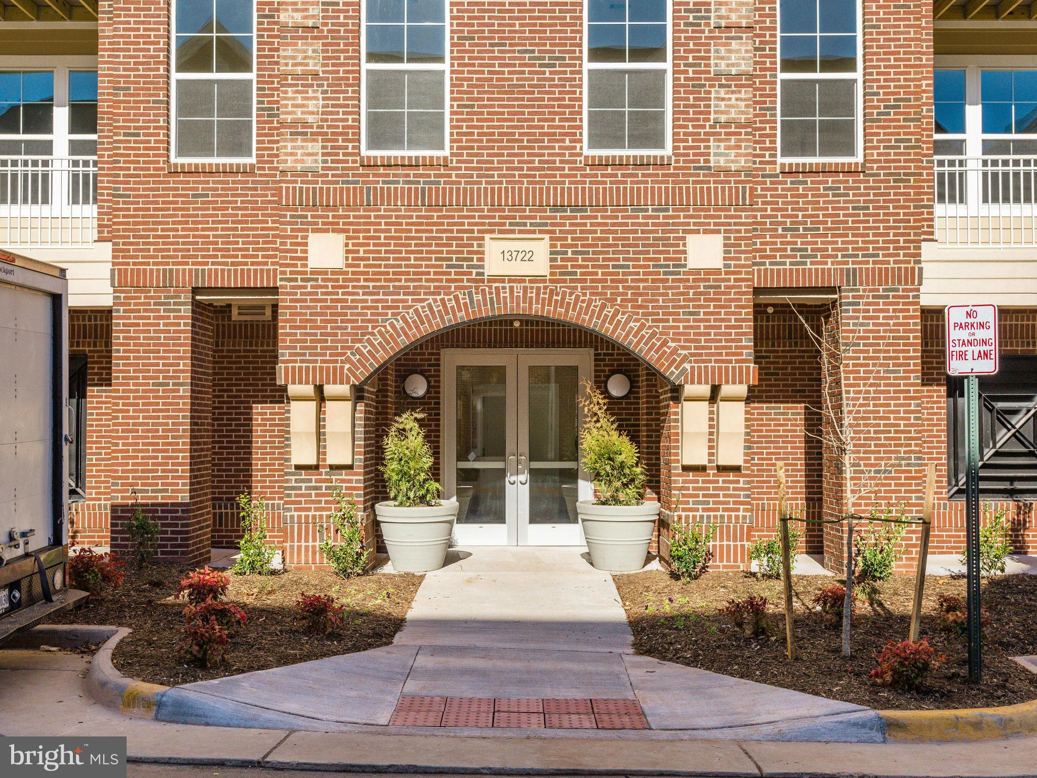 DISCOVERY SQUARE - Residential