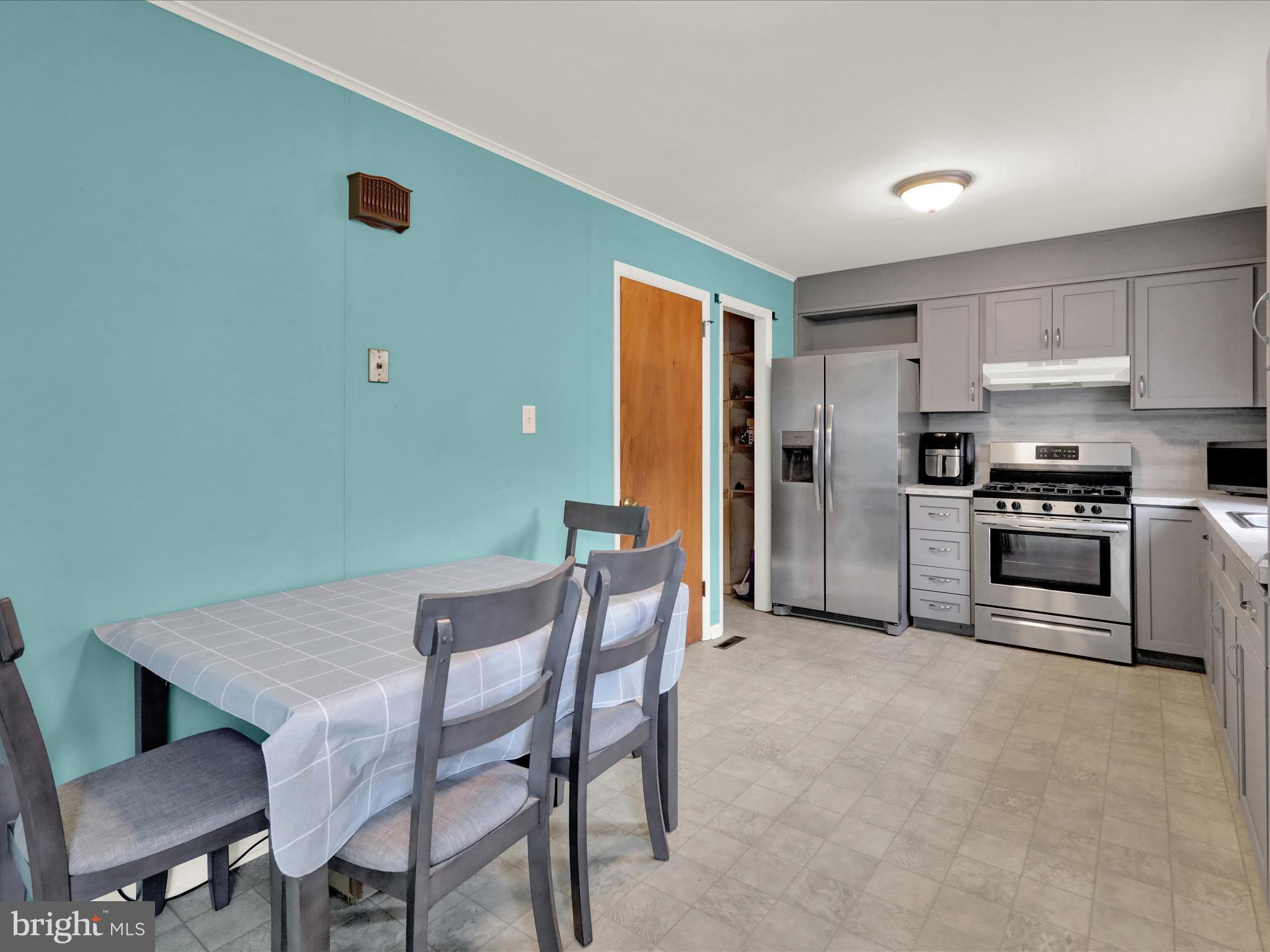 LAUREL SPRINGS - Residential