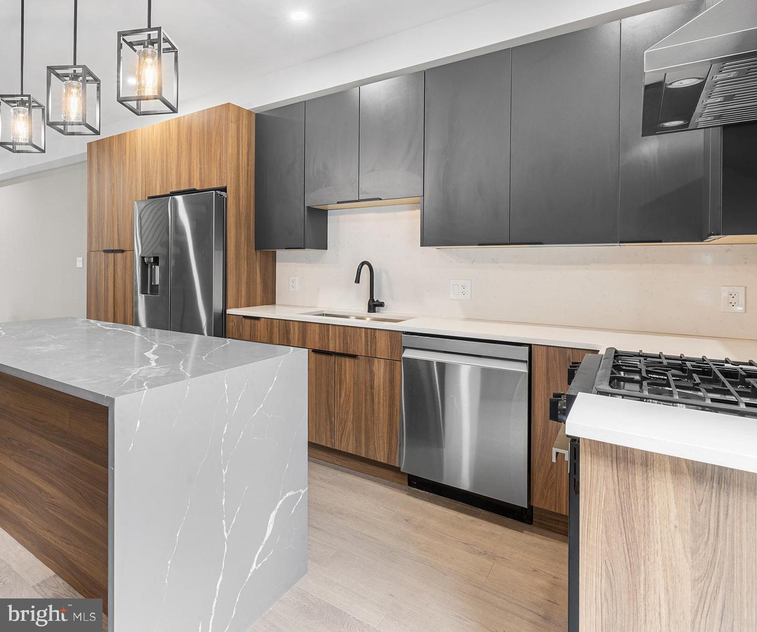 POINT BREEZE - Residential