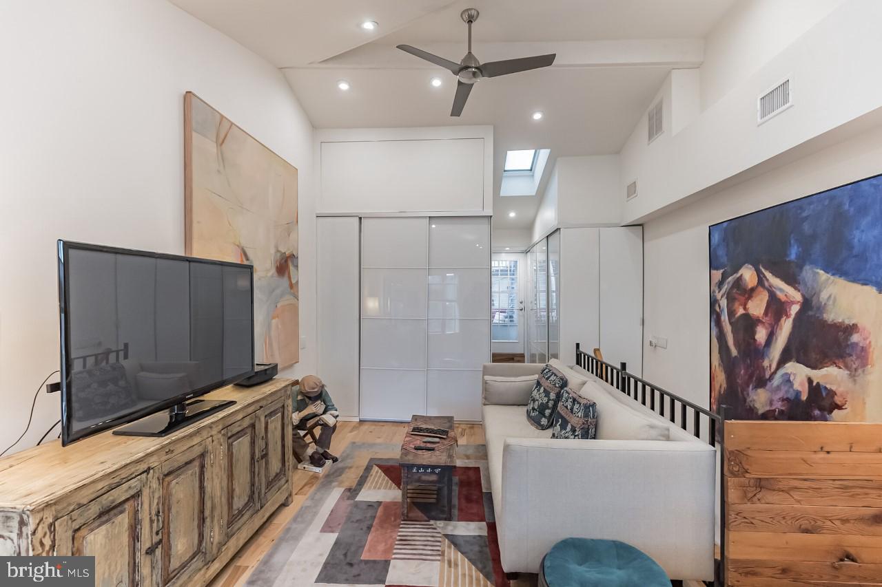 QUEEN VILLAGE - Residential Lease