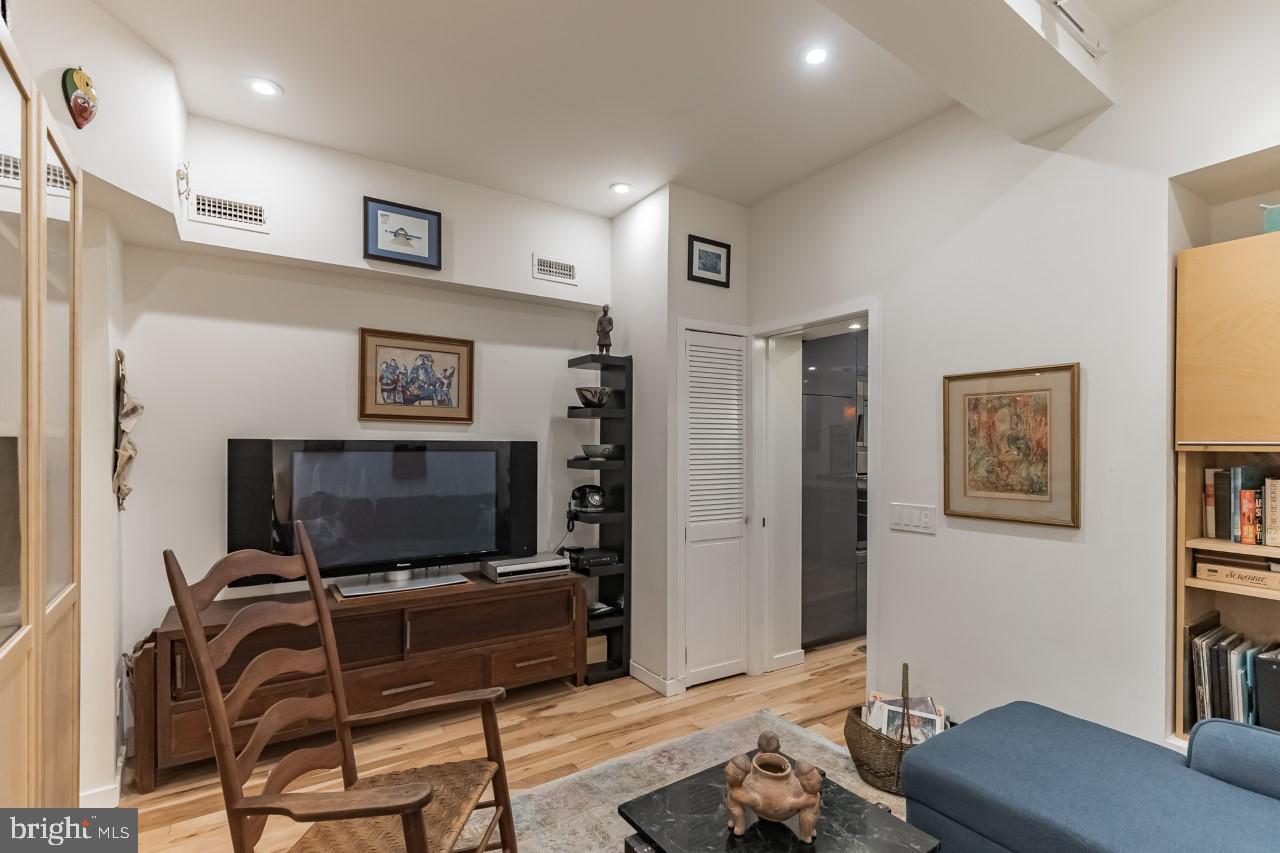 QUEEN VILLAGE - Residential Lease