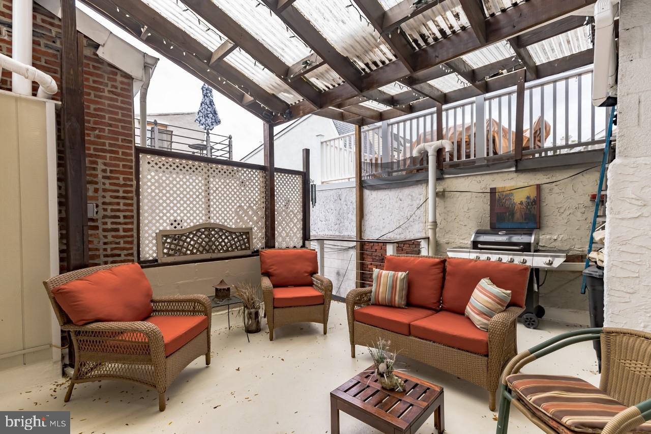 QUEEN VILLAGE - Residential Lease