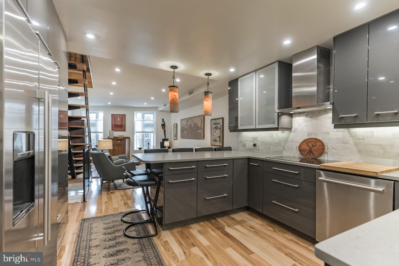 QUEEN VILLAGE - Residential Lease