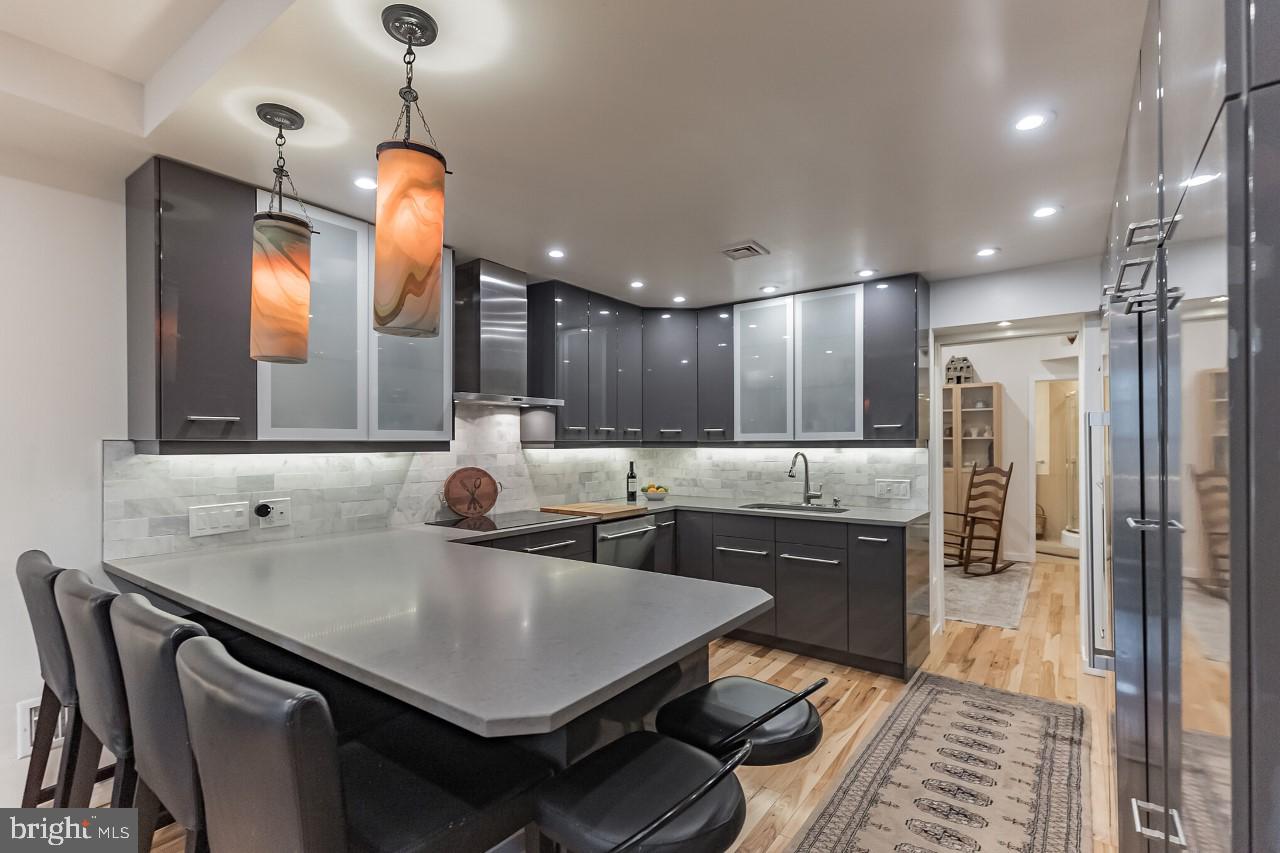 QUEEN VILLAGE - Residential Lease