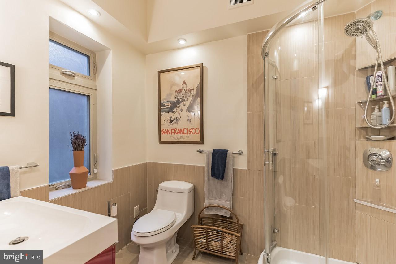 QUEEN VILLAGE - Residential Lease