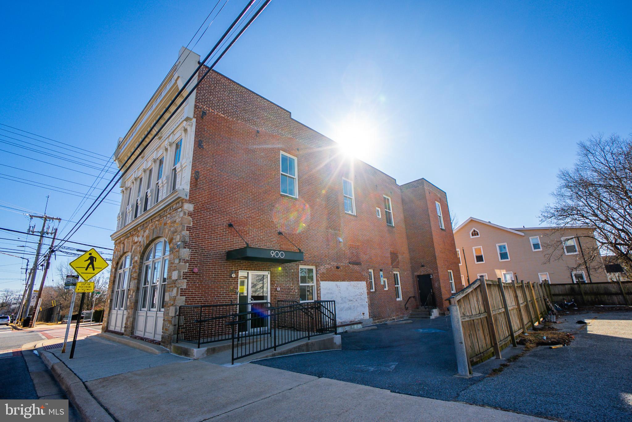 900 MONTGOMERY STREET
