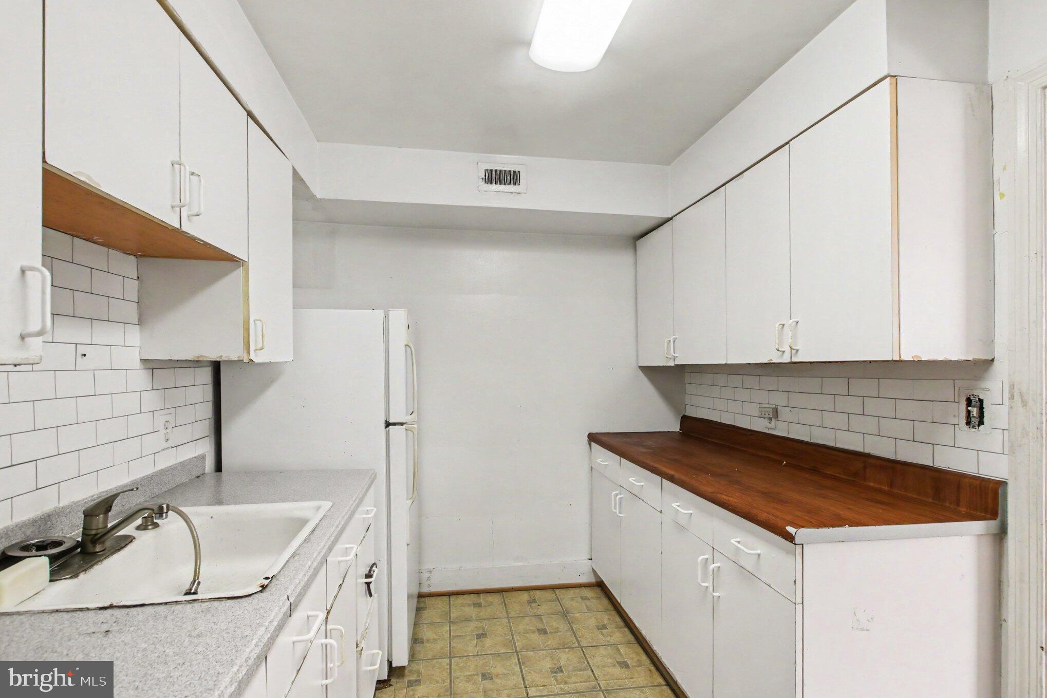 17608 ROSE CIRCLE
