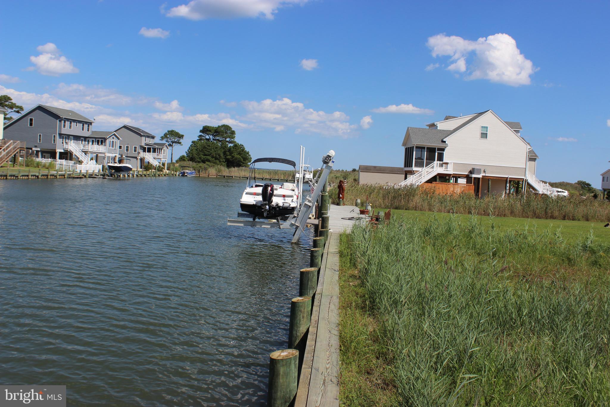 CAPTAIN'S COVE - Land