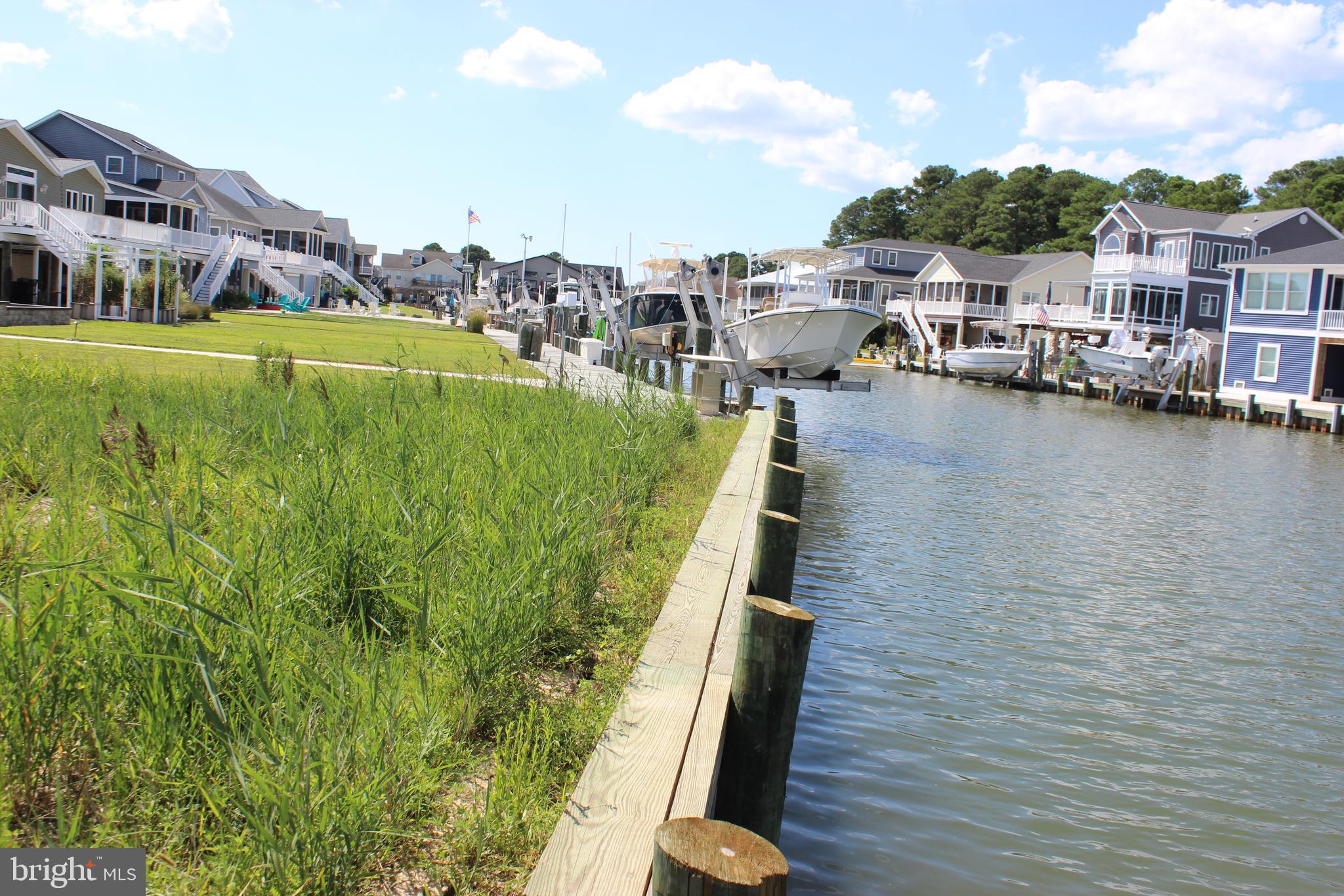 CAPTAIN'S COVE - Land