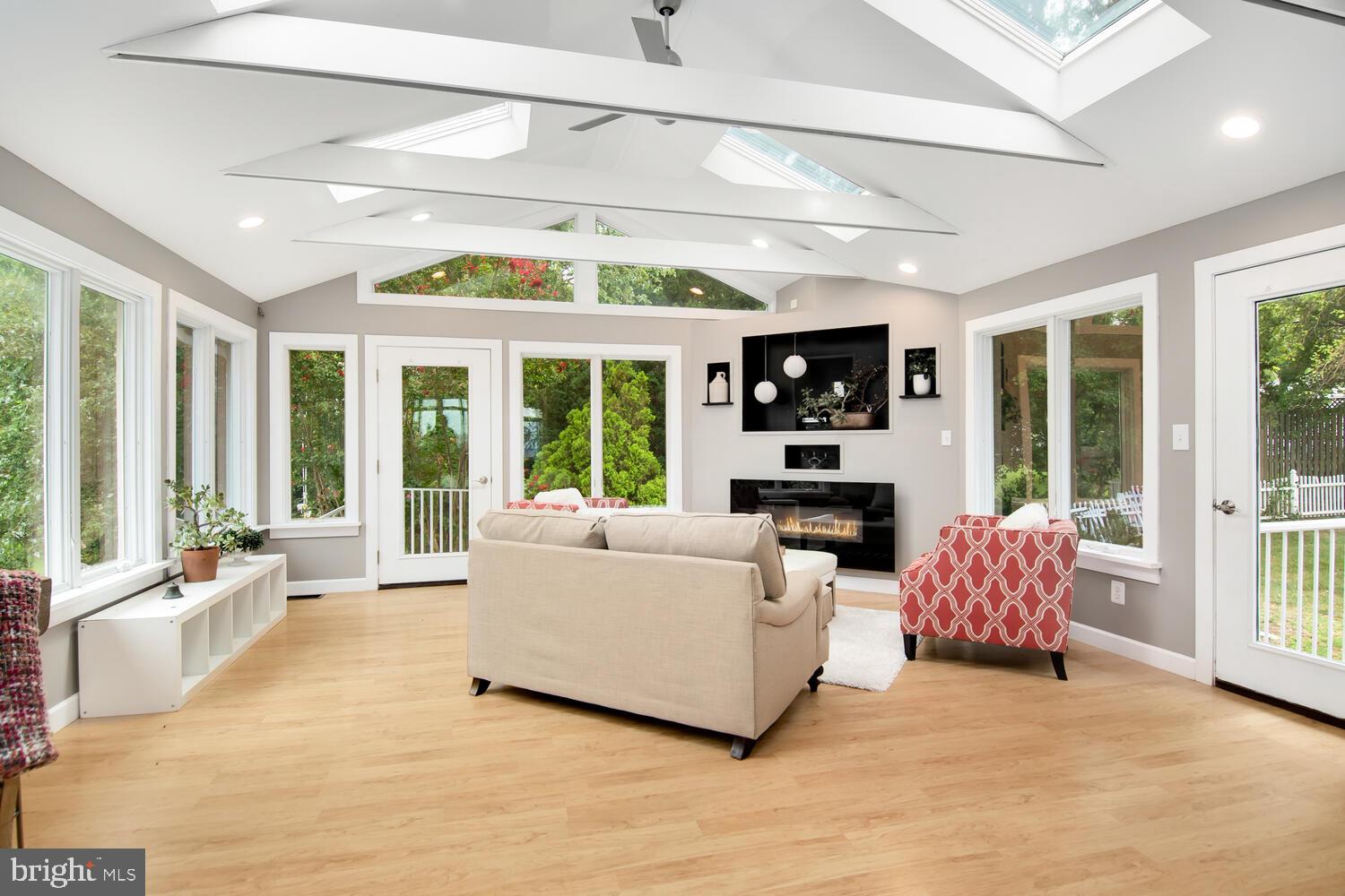 LOVE POINT - Residential