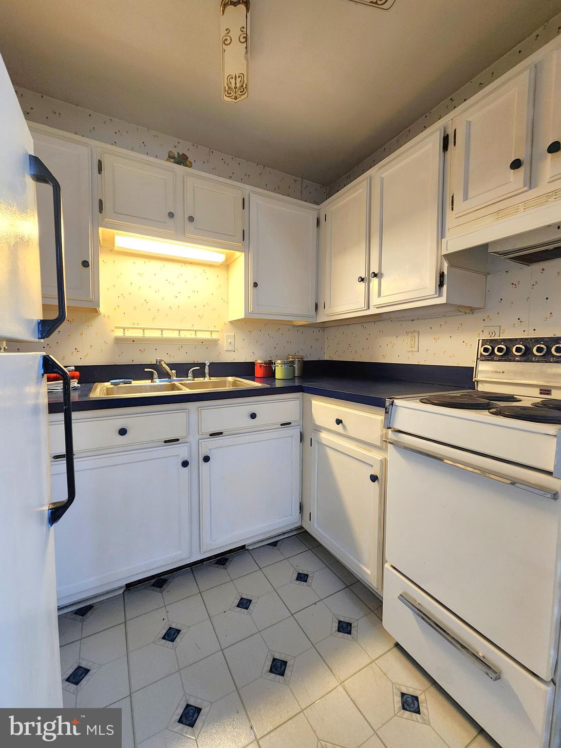 SUMMERDALE - Residential Lease