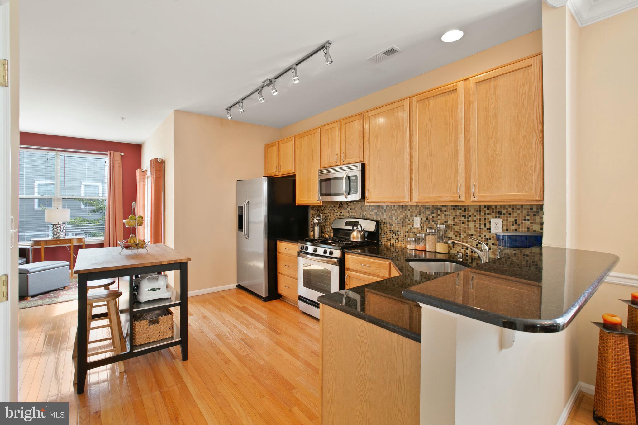 ALBEMARLE SQUARE - Residential