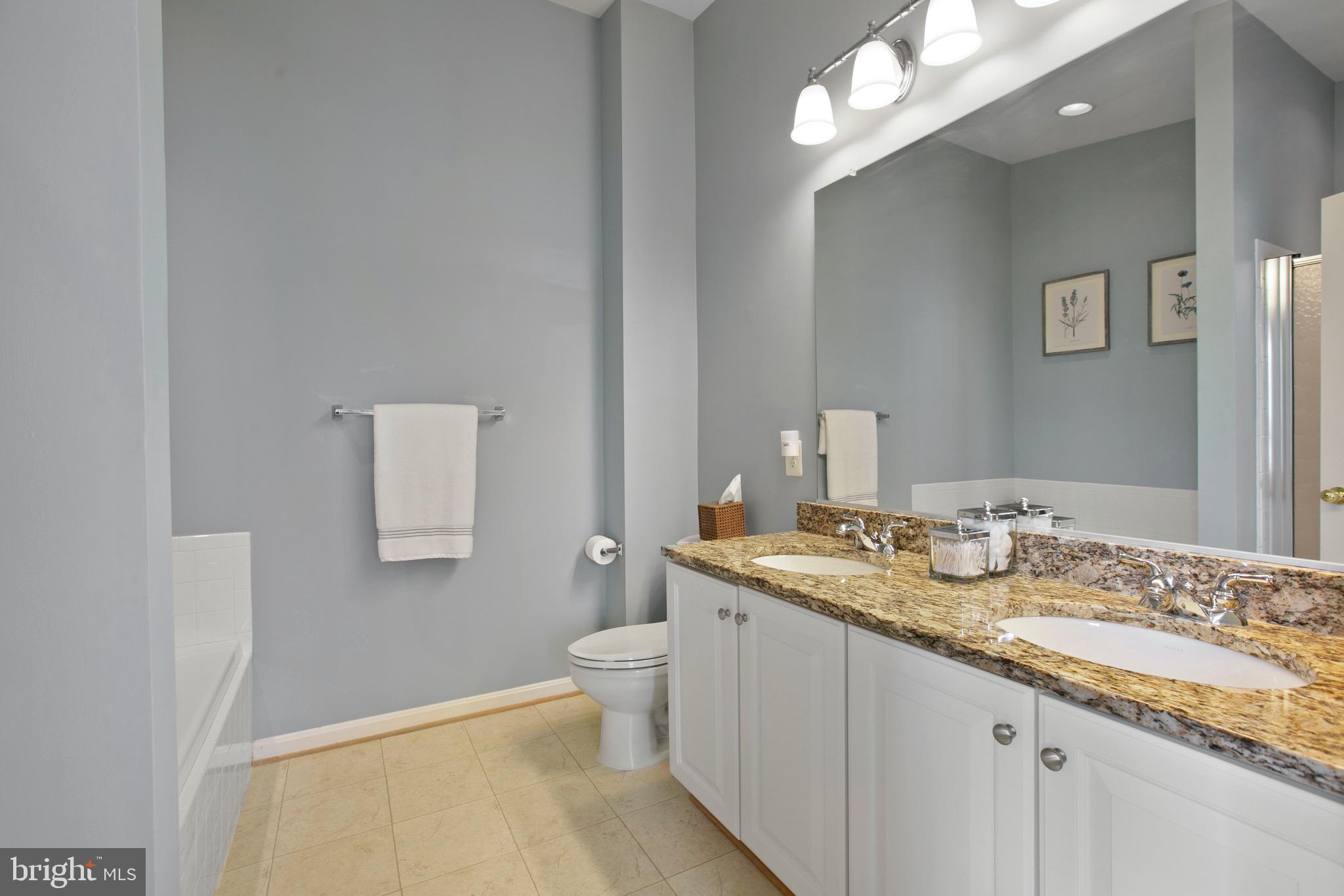 ALBEMARLE SQUARE - Residential