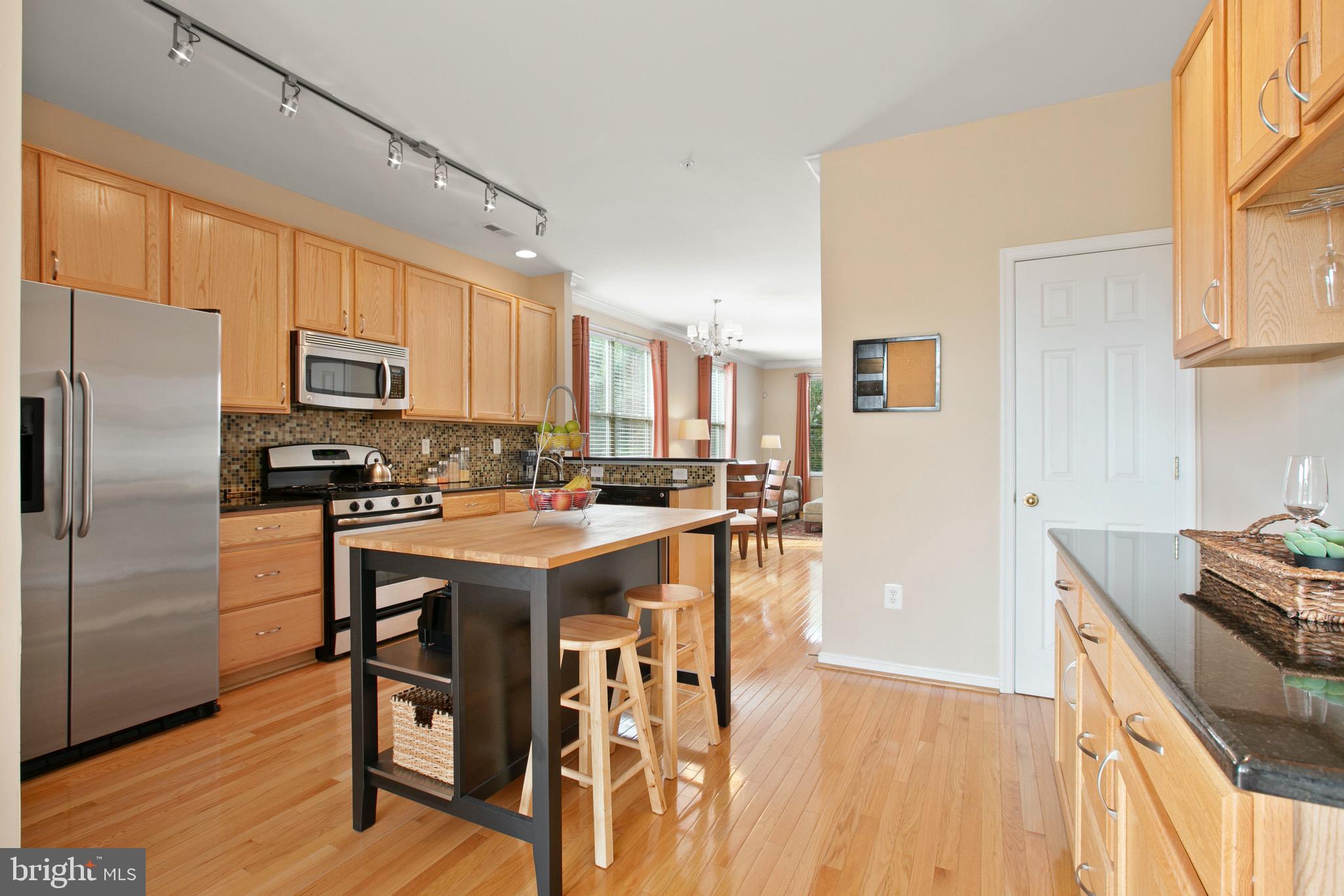 ALBEMARLE SQUARE - Residential