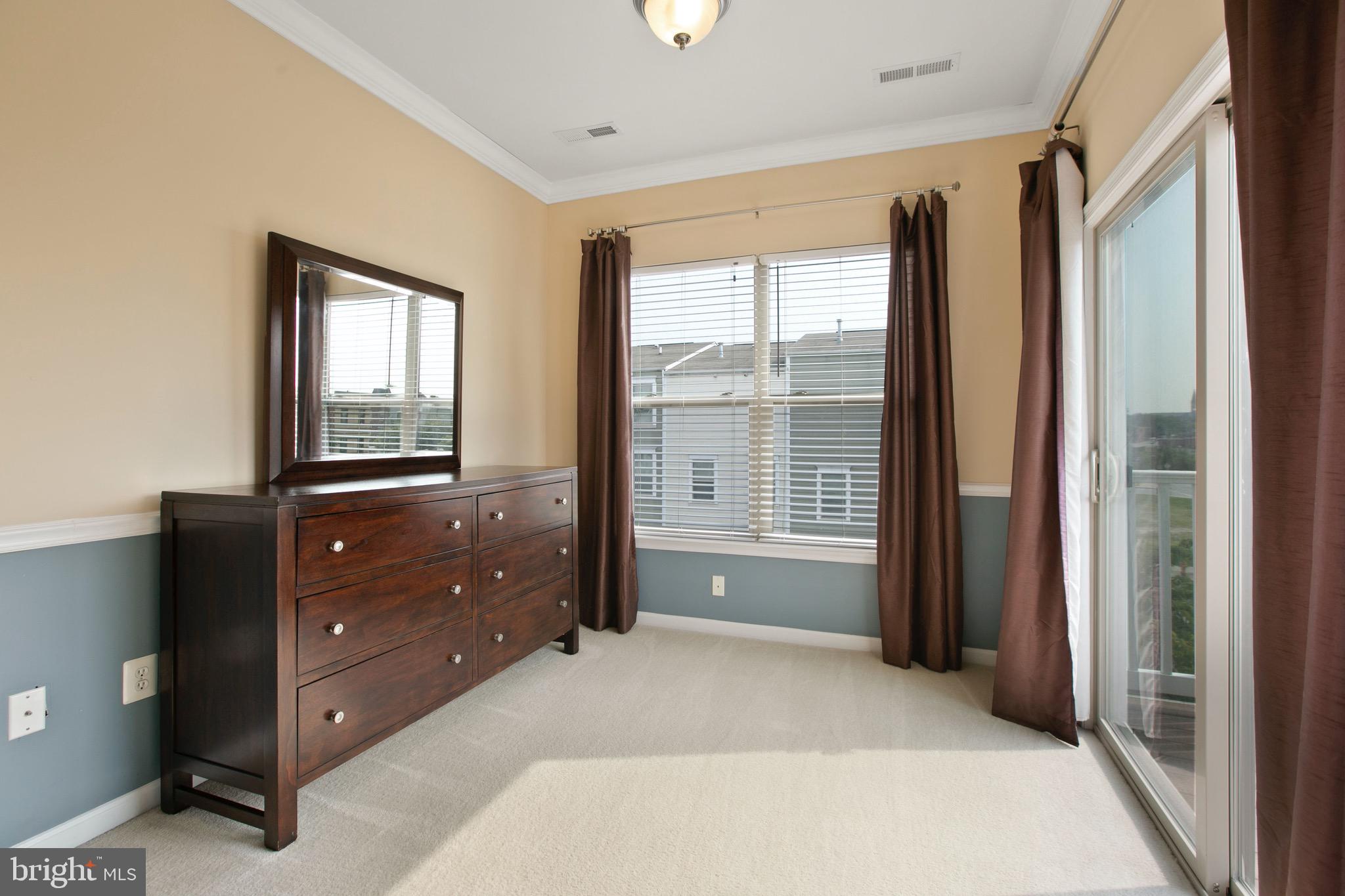 ALBEMARLE SQUARE - Residential