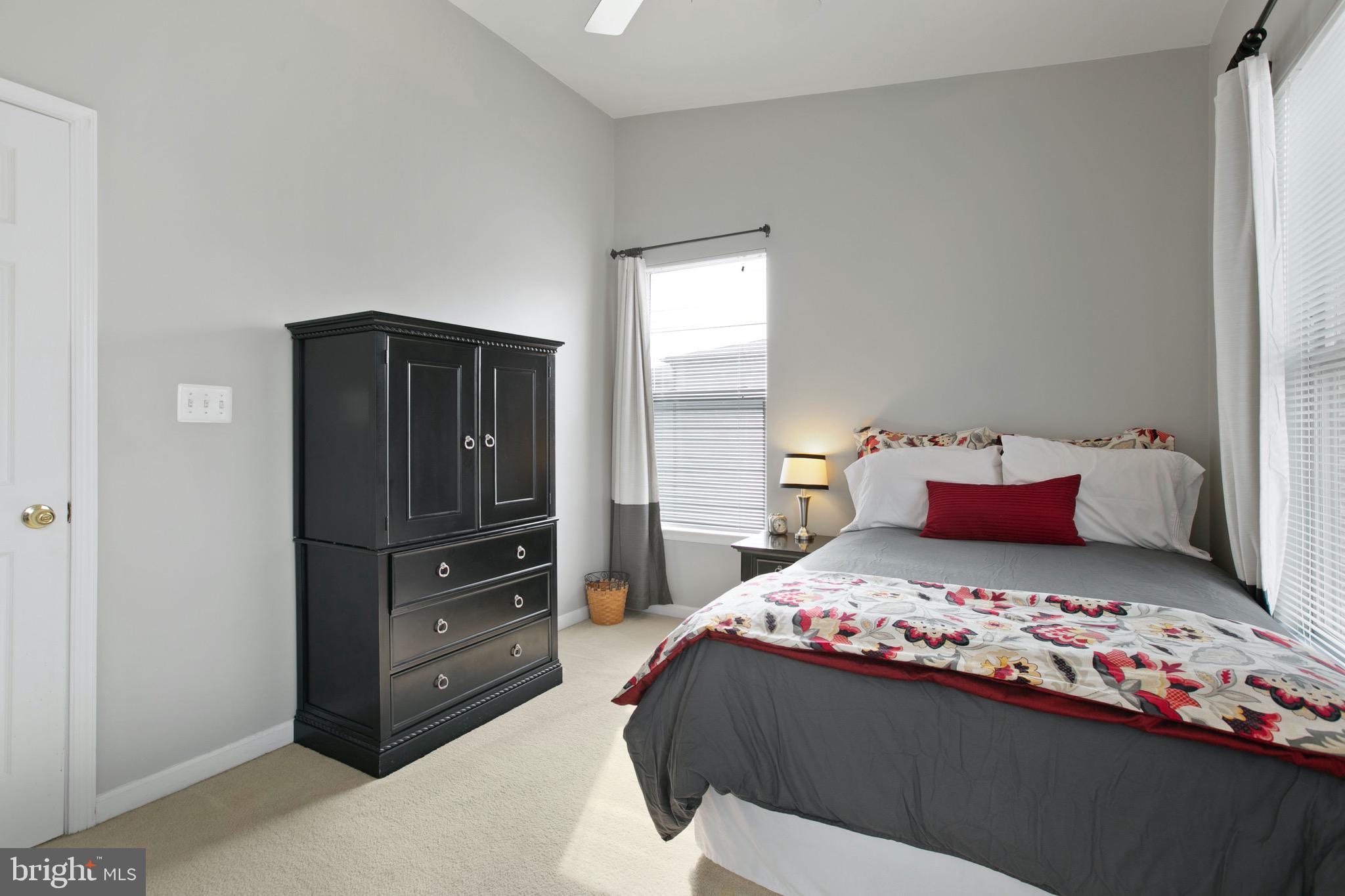 ALBEMARLE SQUARE - Residential