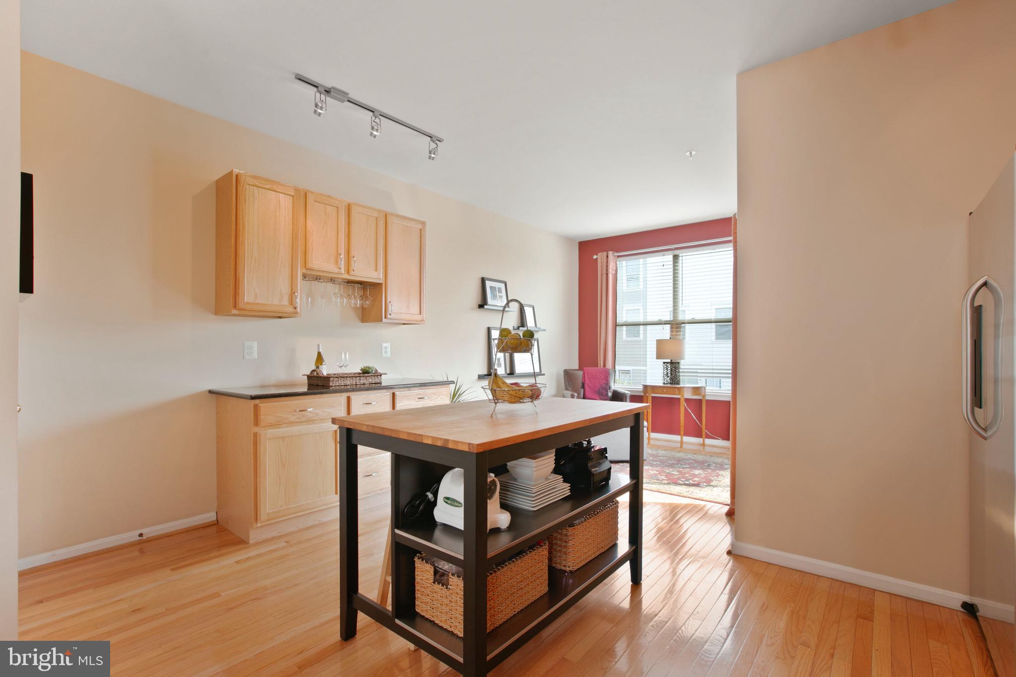 ALBEMARLE SQUARE - Residential