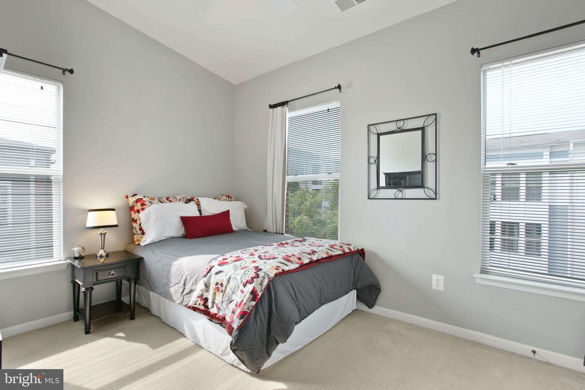 ALBEMARLE SQUARE - Residential