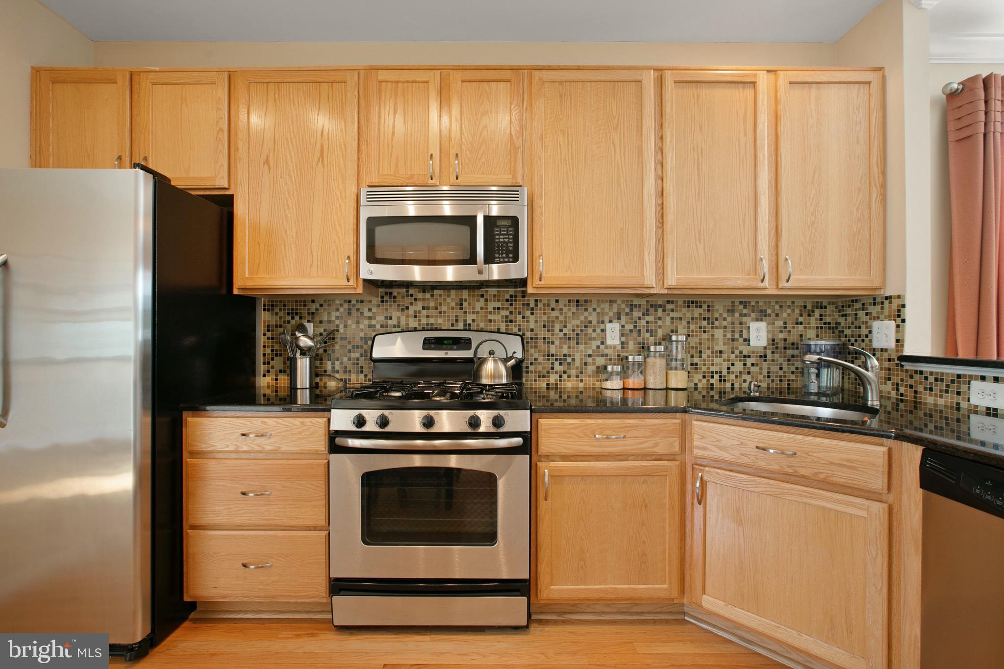 ALBEMARLE SQUARE - Residential