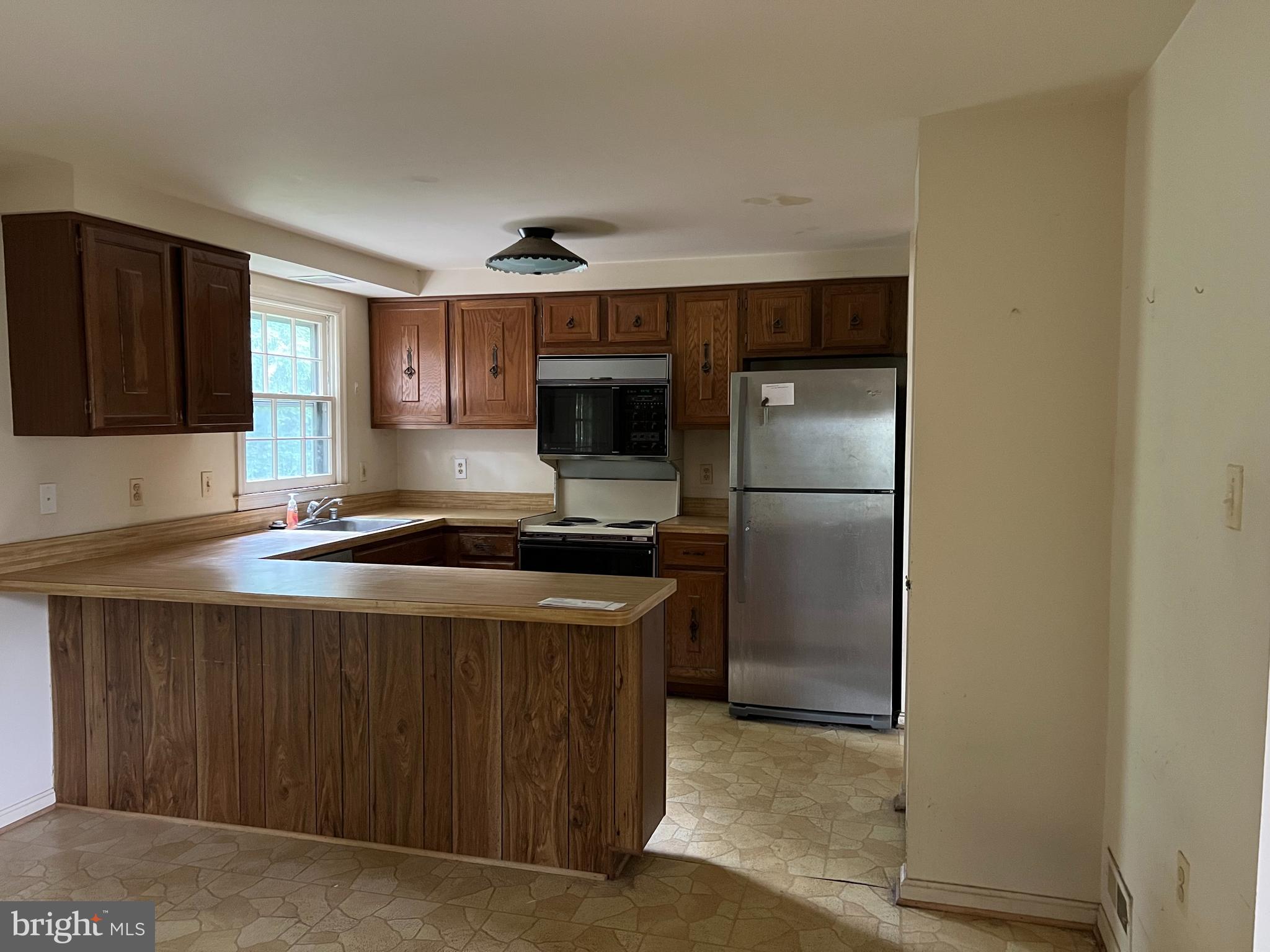 OAKMONT MANOR - Residential