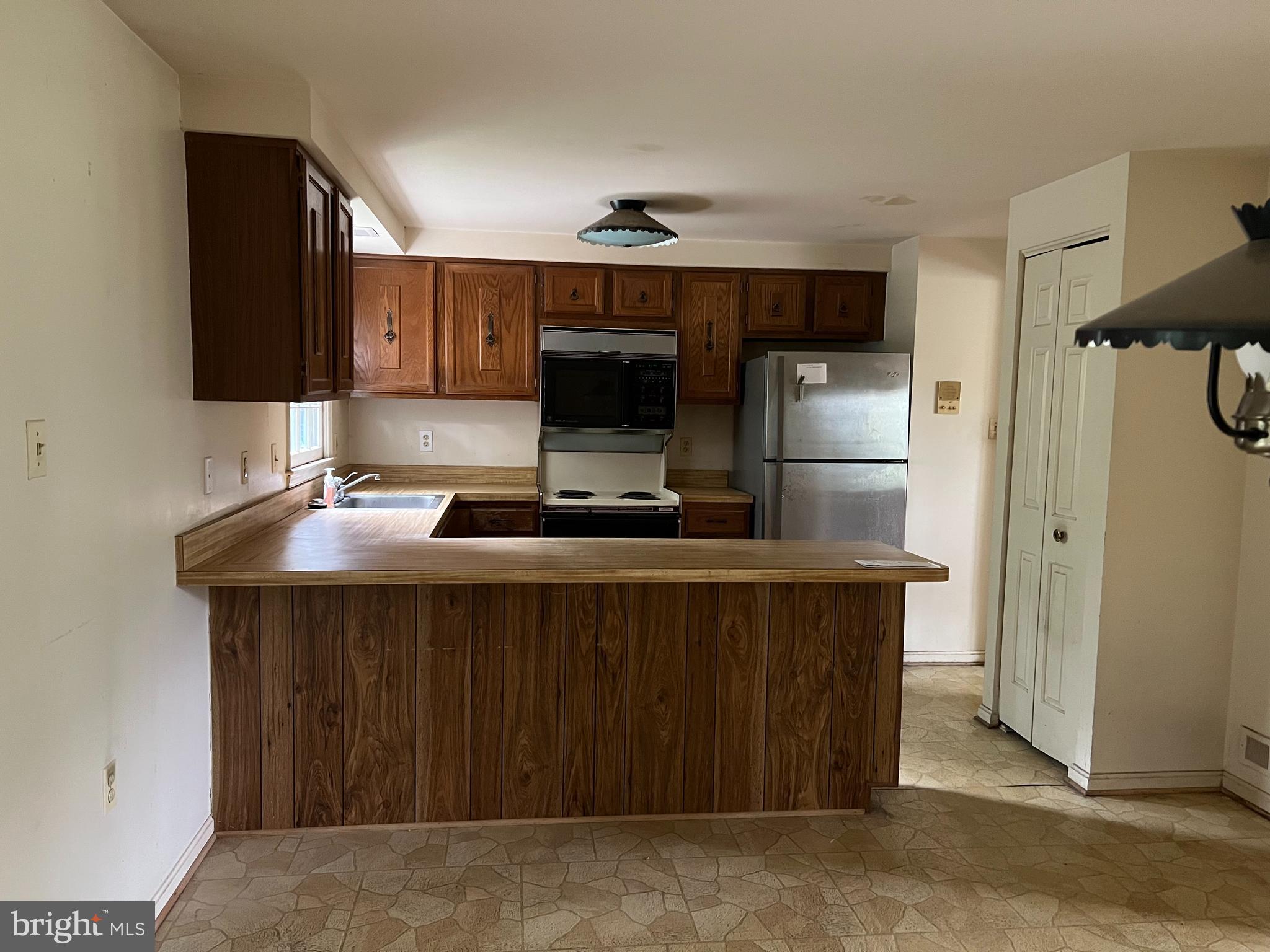 OAKMONT MANOR - Residential