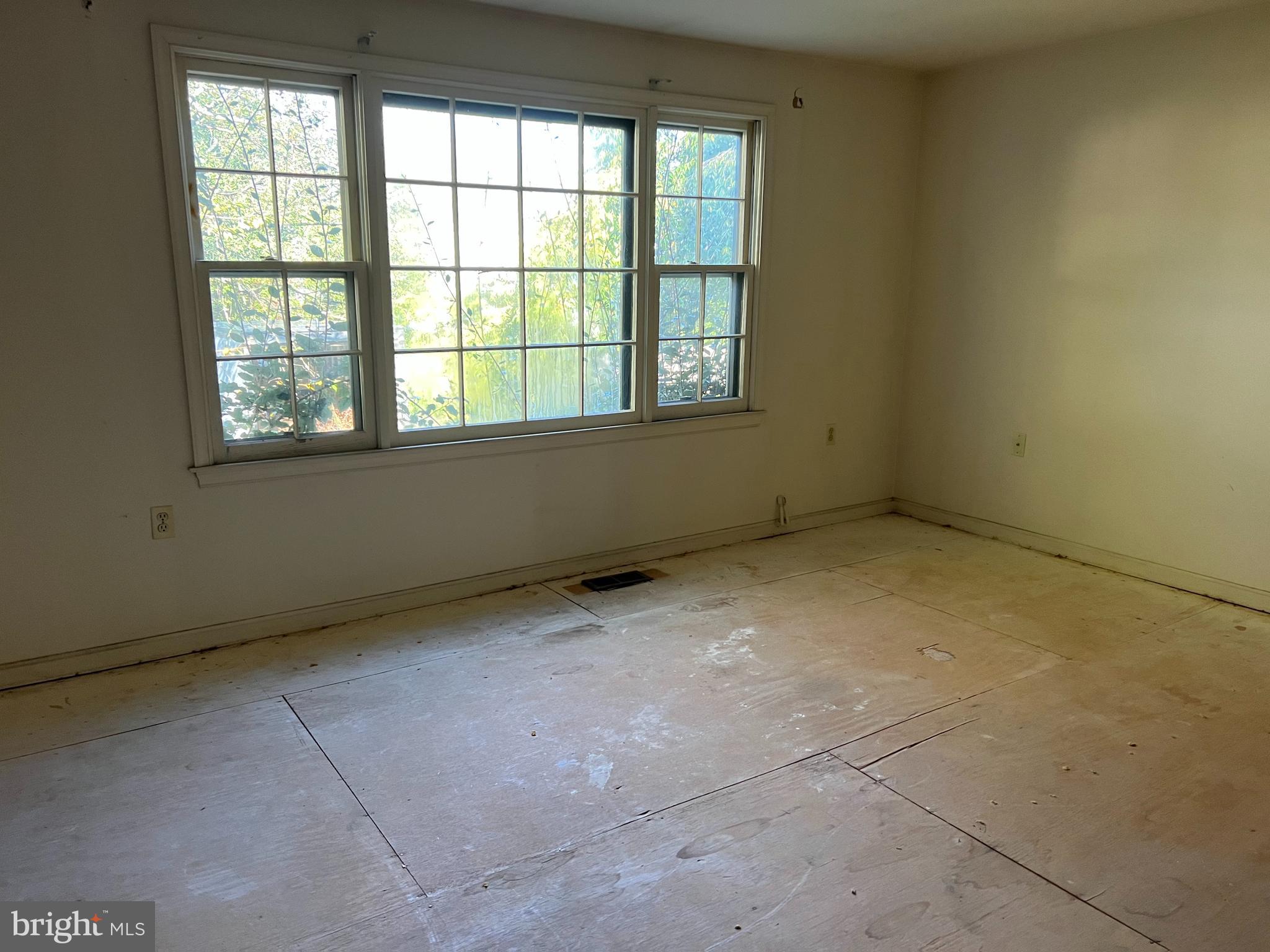 OAKMONT MANOR - Residential