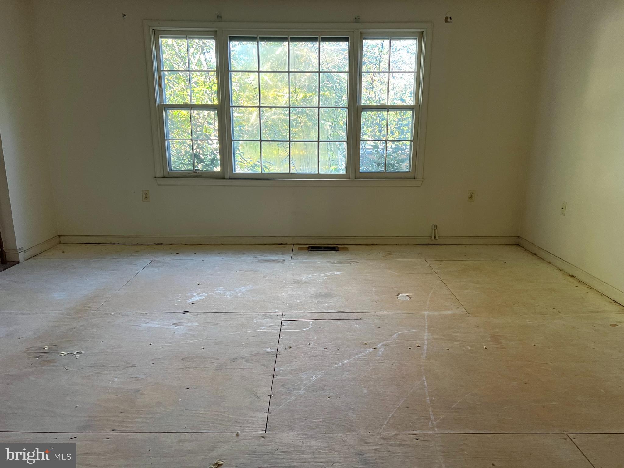 OAKMONT MANOR - Residential