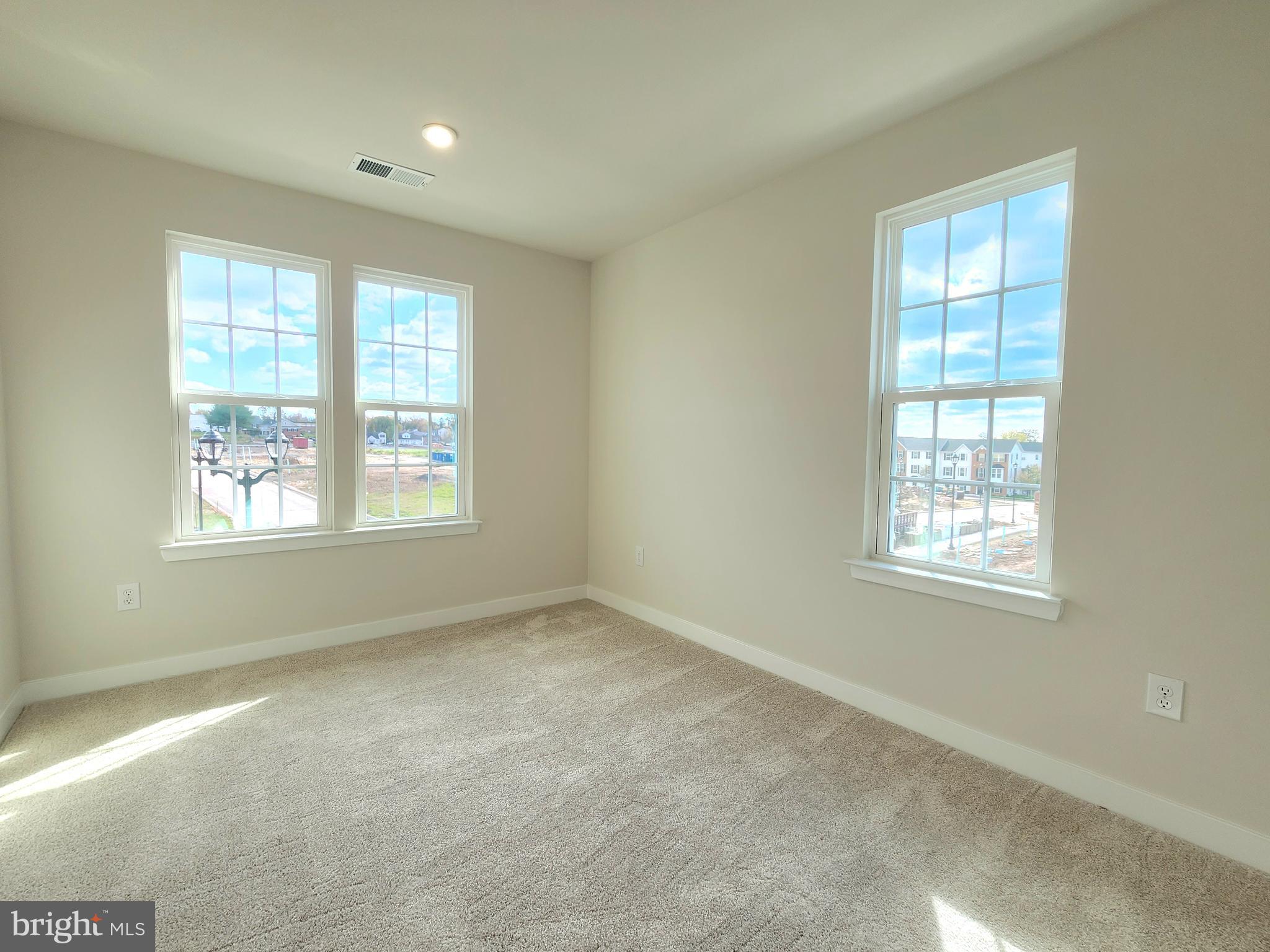 TOWNE GATE COMMONS - Residential Lease